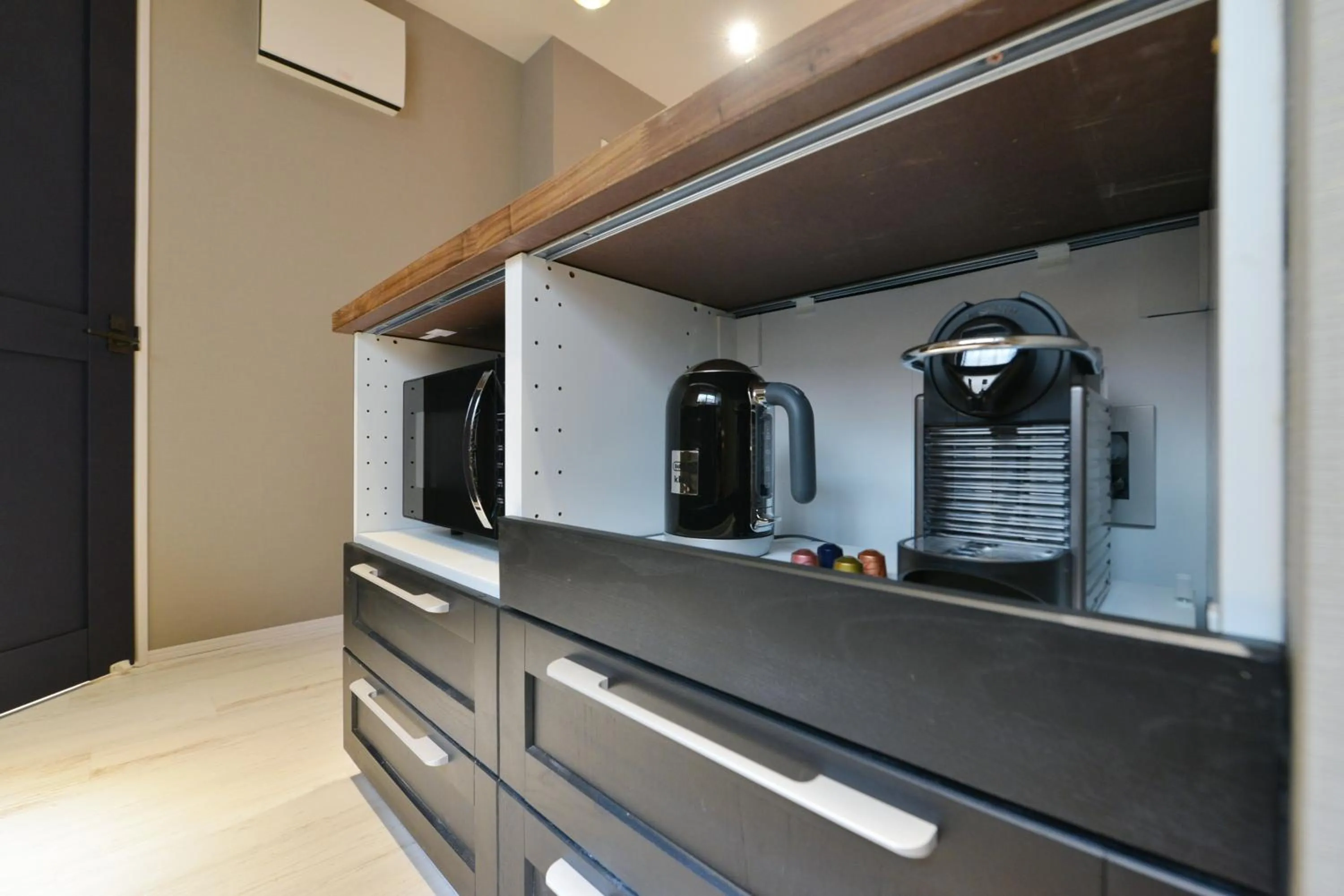 Coffee/tea facilities in Real Life Meguro River