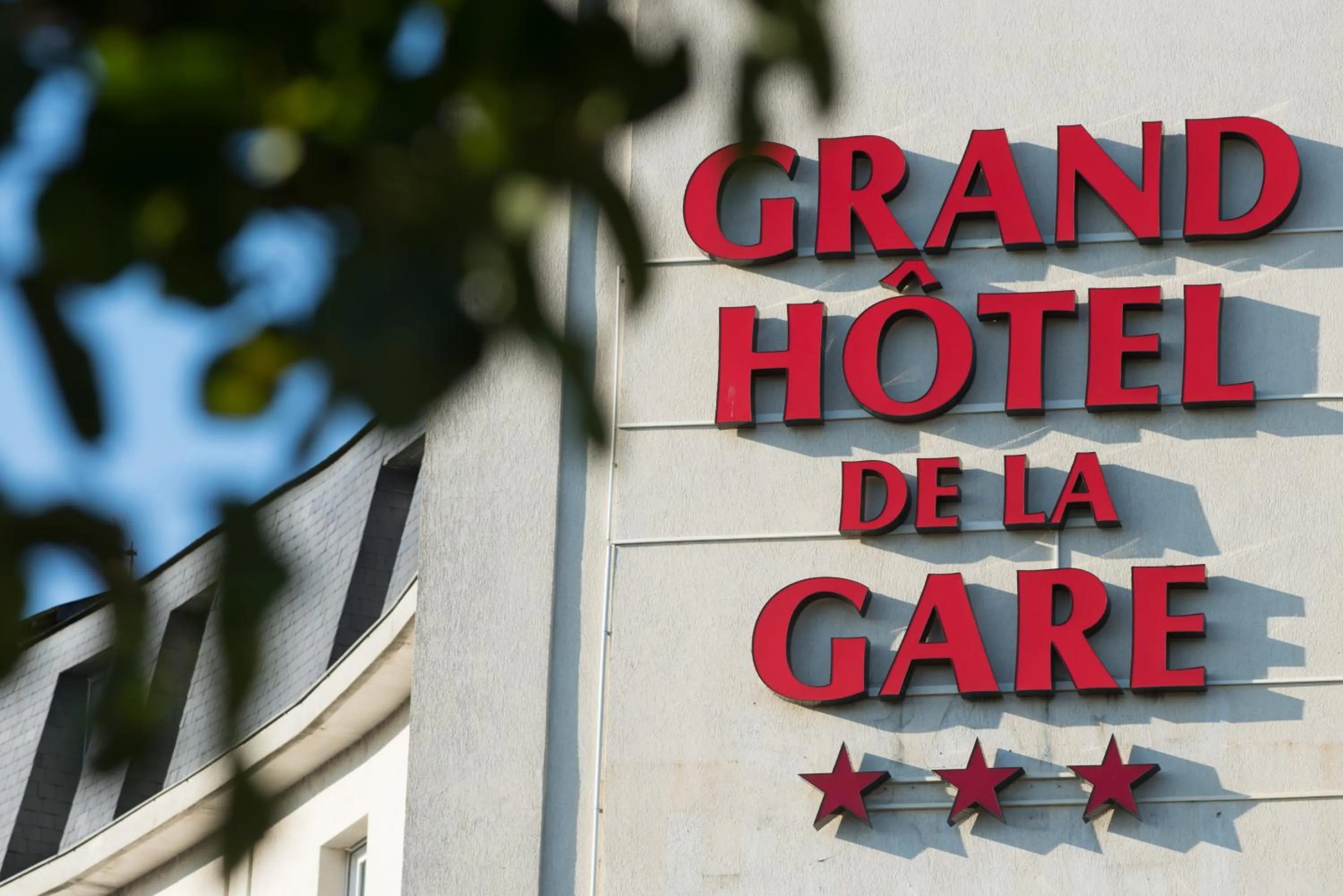 Facade/entrance in Grand Hotel de la Gare, Angers