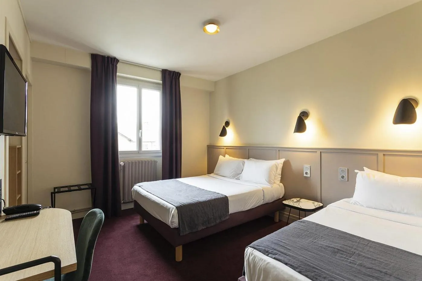 Quadruple Room in Grand Hotel de la Gare, Angers