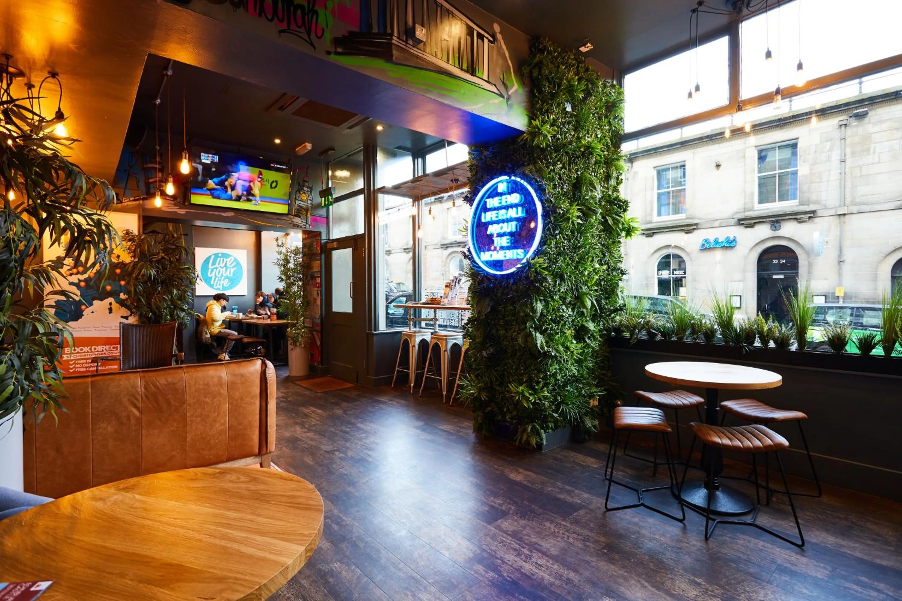 Lounge or bar in St Christopher's Inn Edinburgh - Old Town