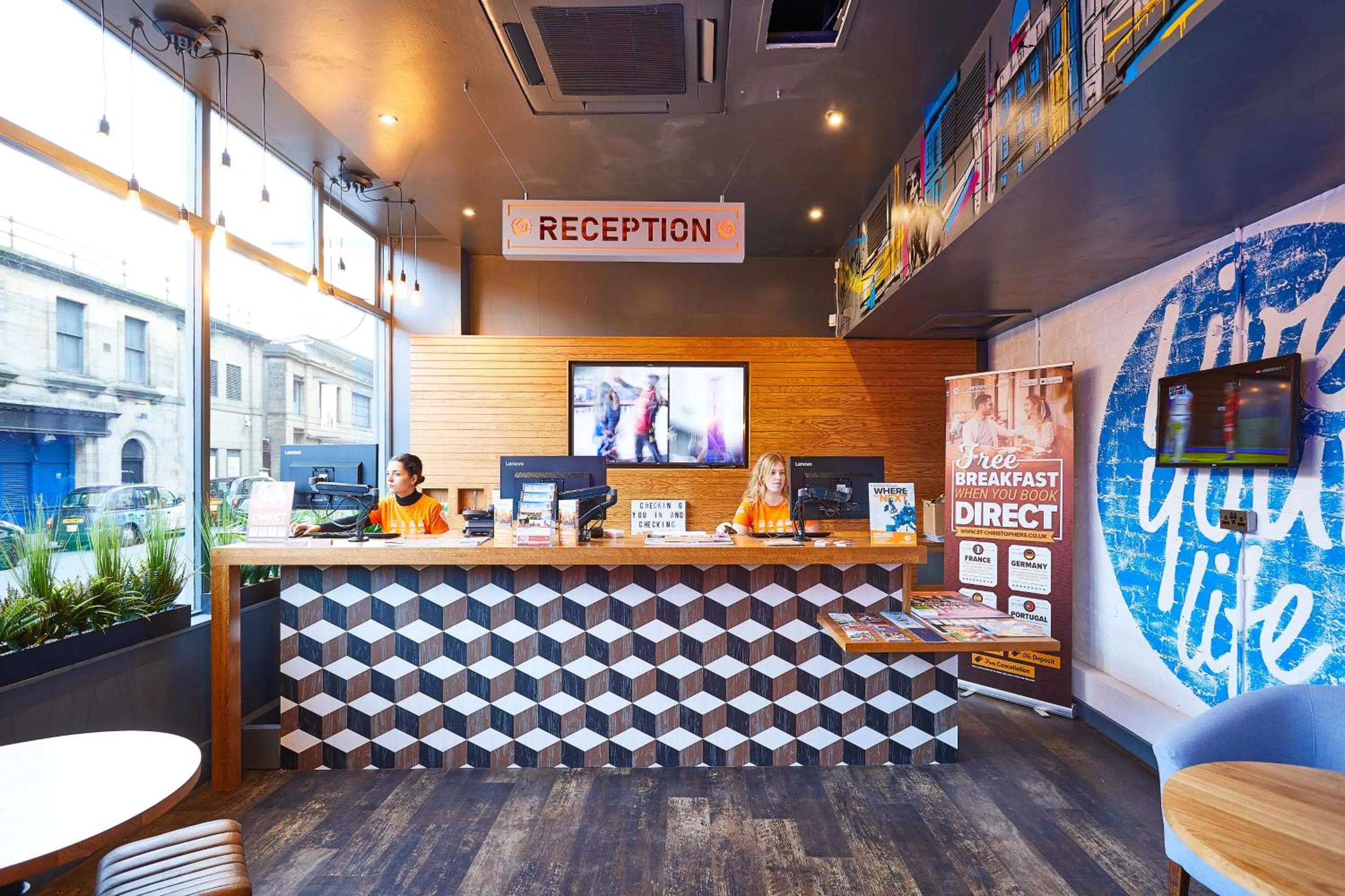 Lobby or reception in St Christopher's Inn Edinburgh - Old Town