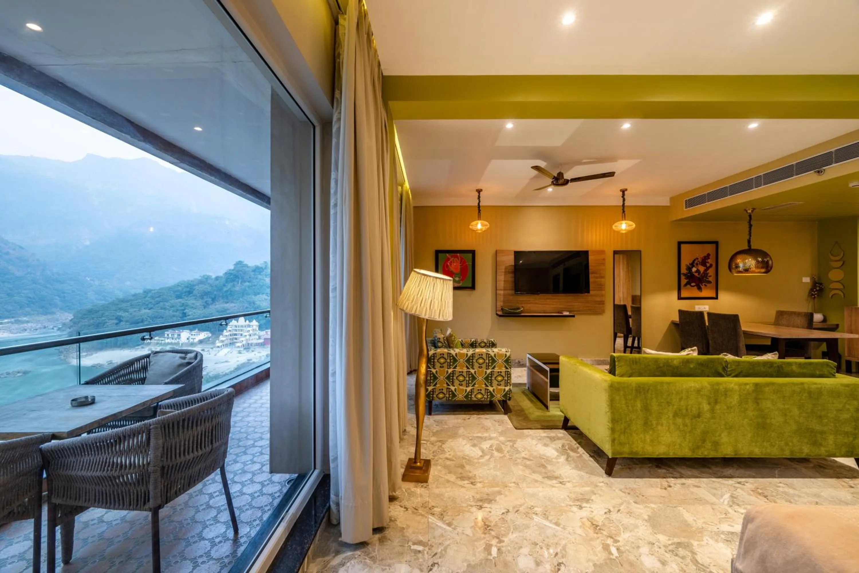 Communal lounge/ TV room in Antalya By Divine Ganga Cottage