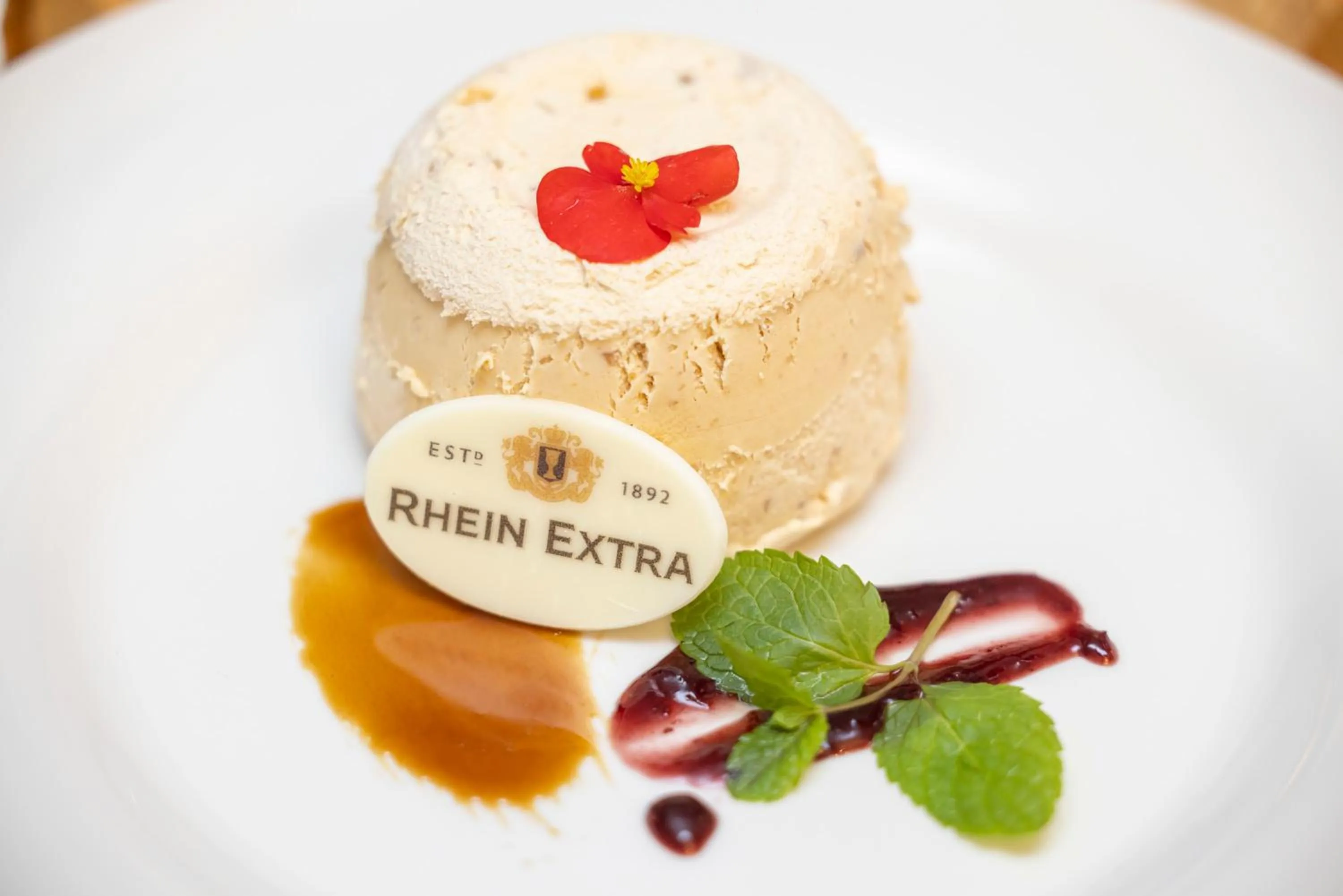 Restaurant/places to eat in Pensiunea Rhein