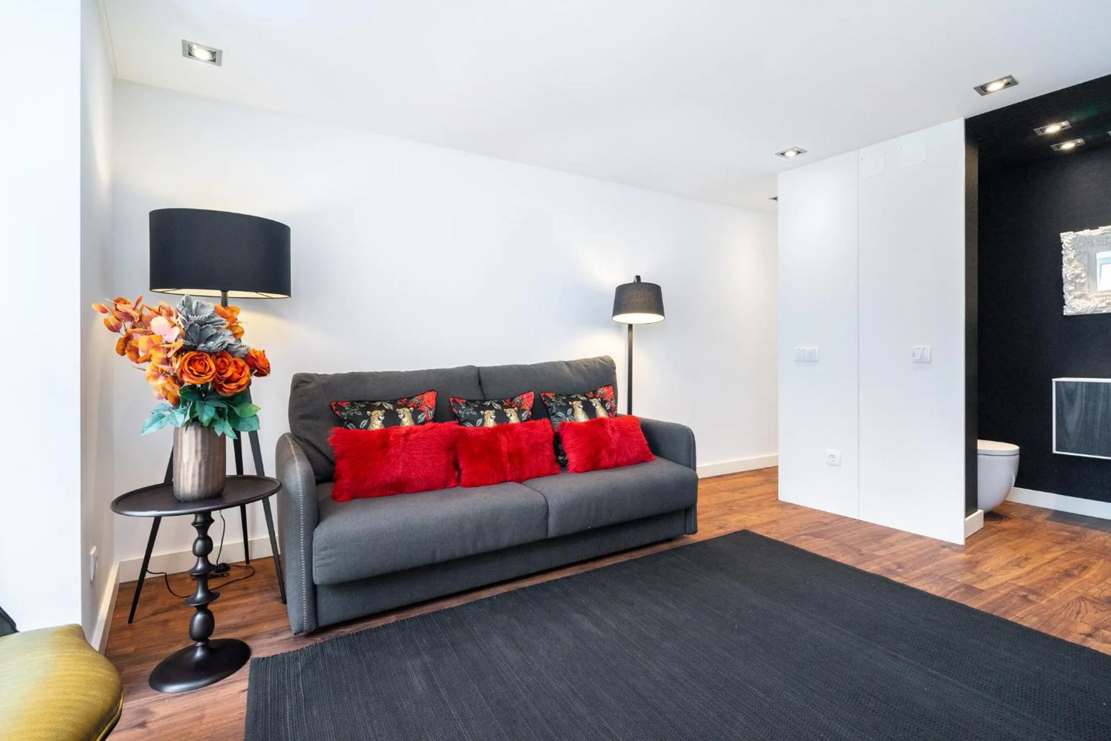 Living room, Bed in WHome | Graça Family Apartment