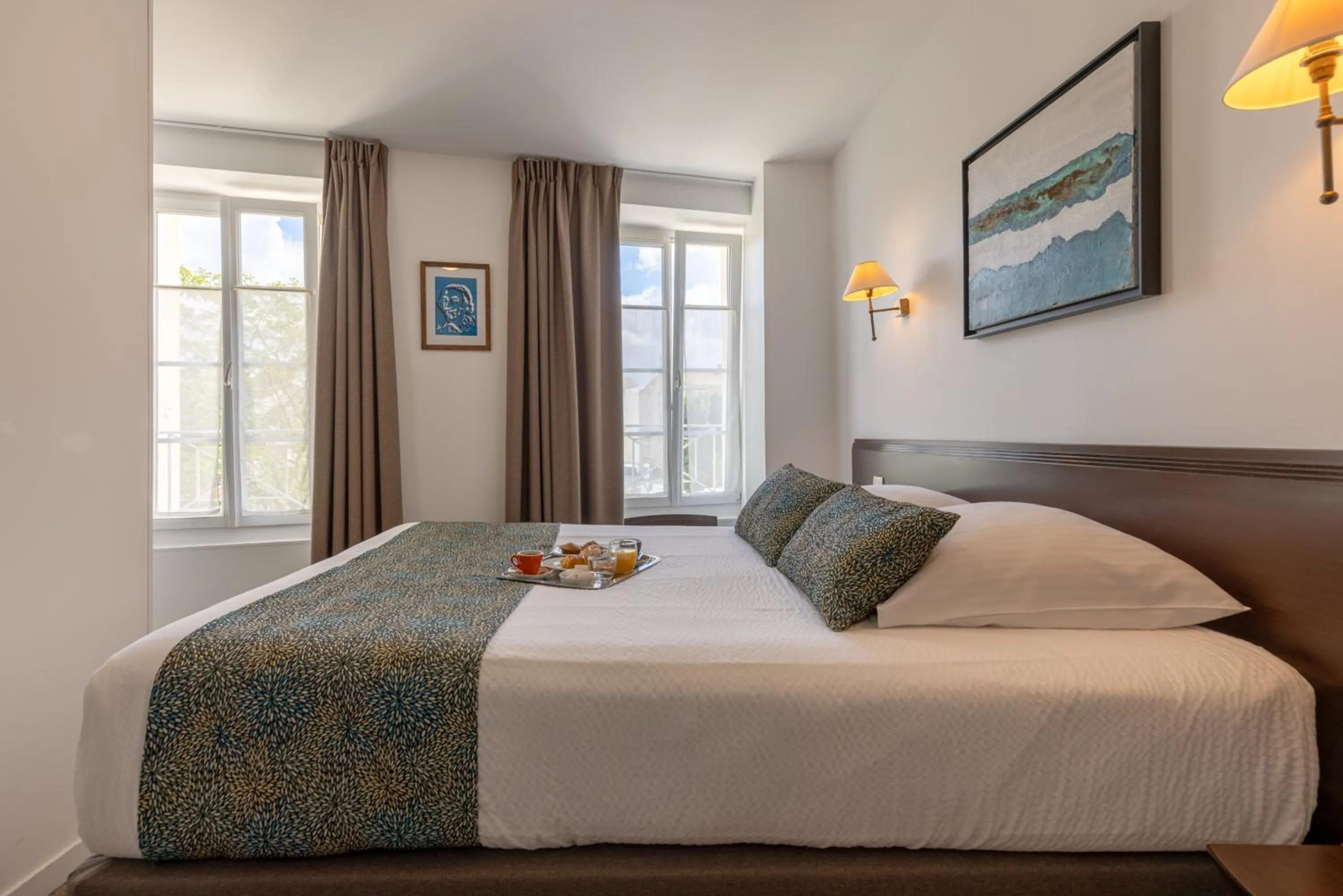 Bed in Logis Hotel Le Richelieu - Royan Atlantique