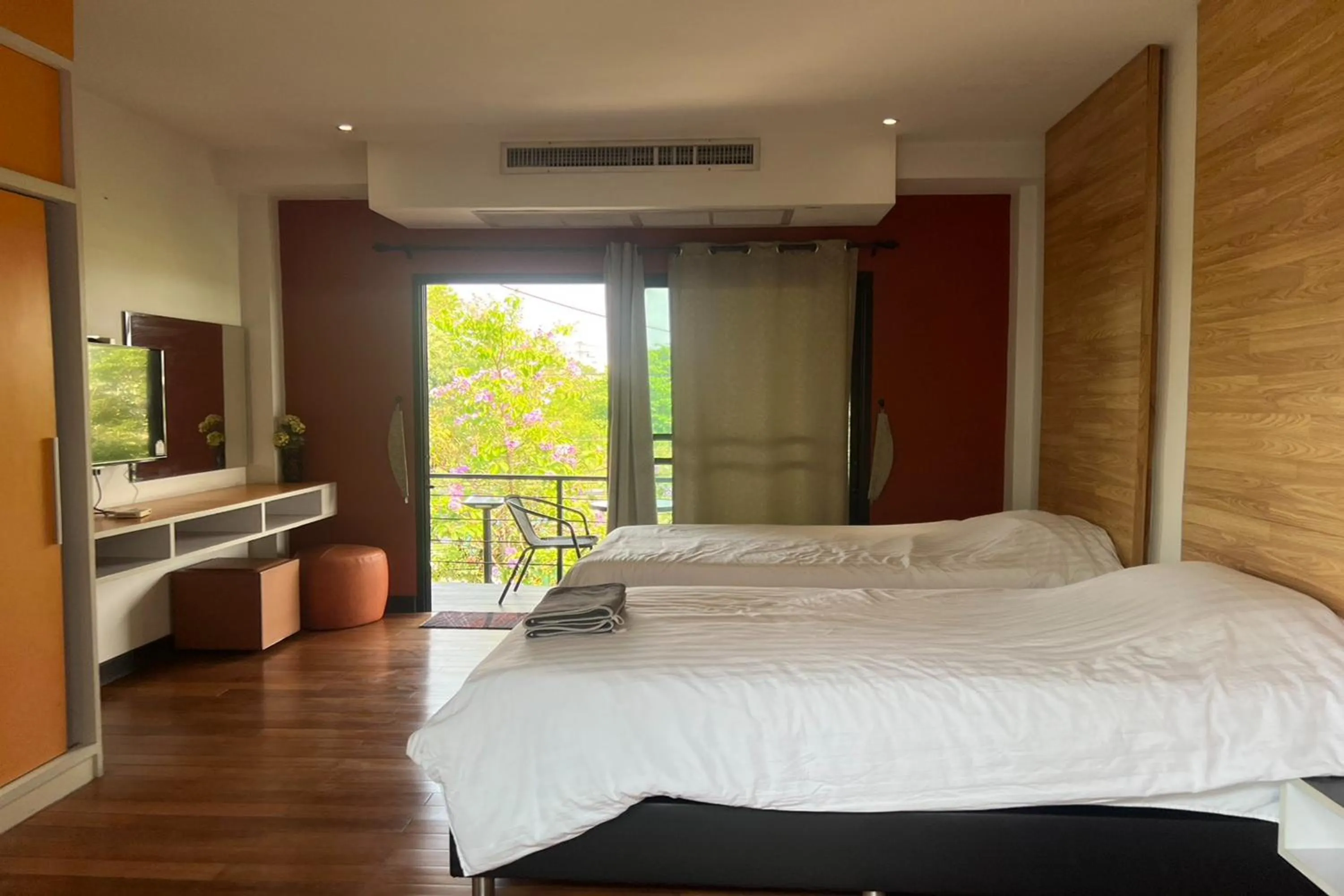 Photo of the whole room, Bed in BKL Pool Villa Pattaya