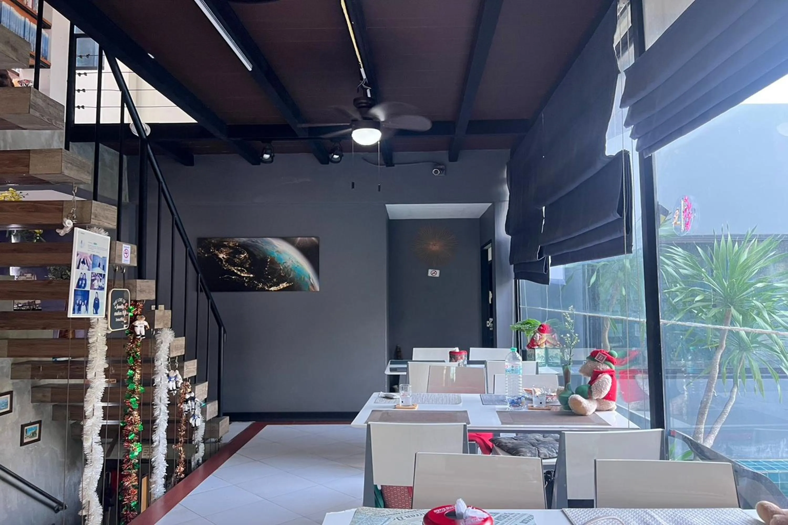 Dining area in BKL Pool Villa Pattaya