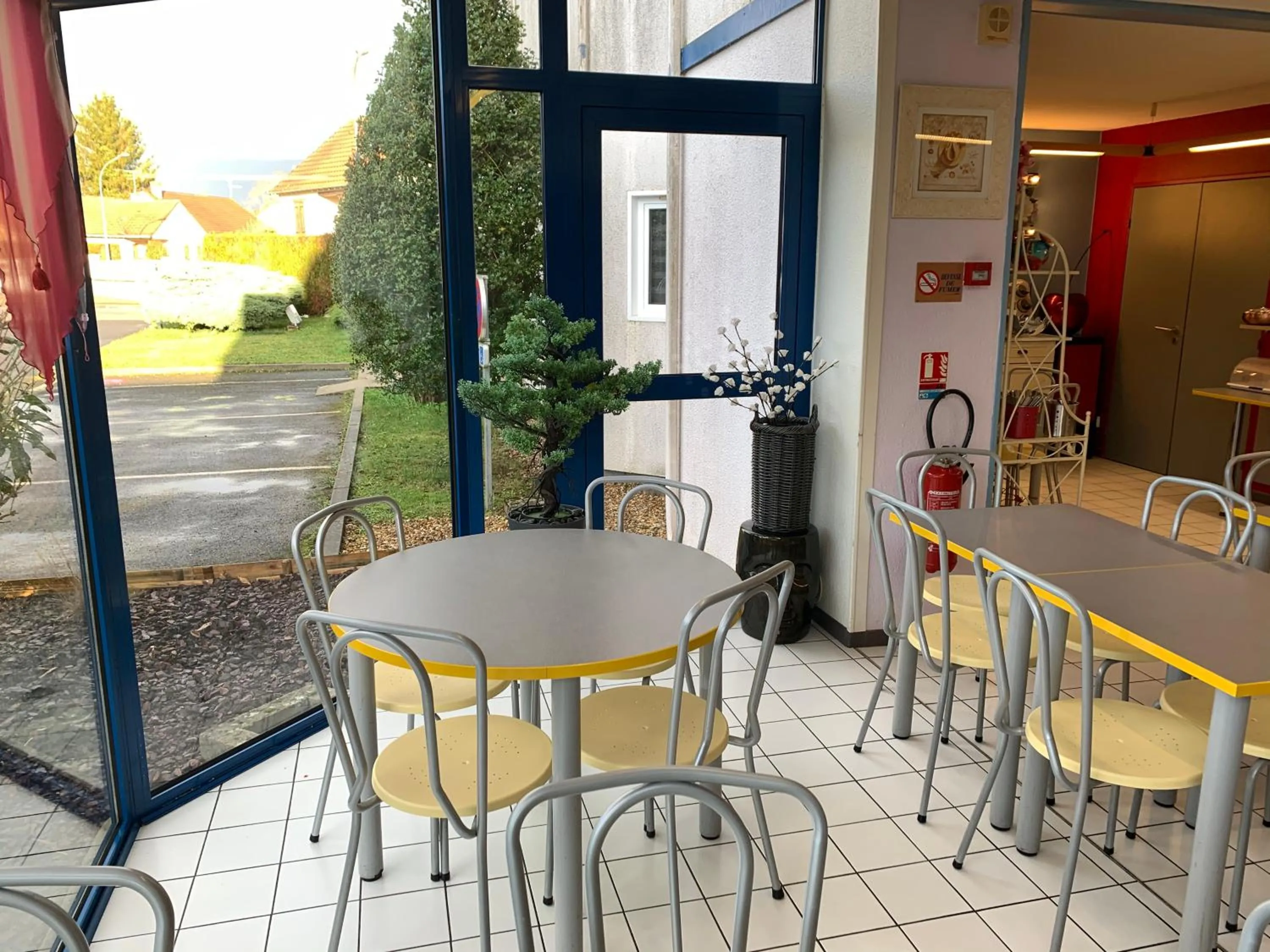 Restaurant/places to eat in Europe Hôtel