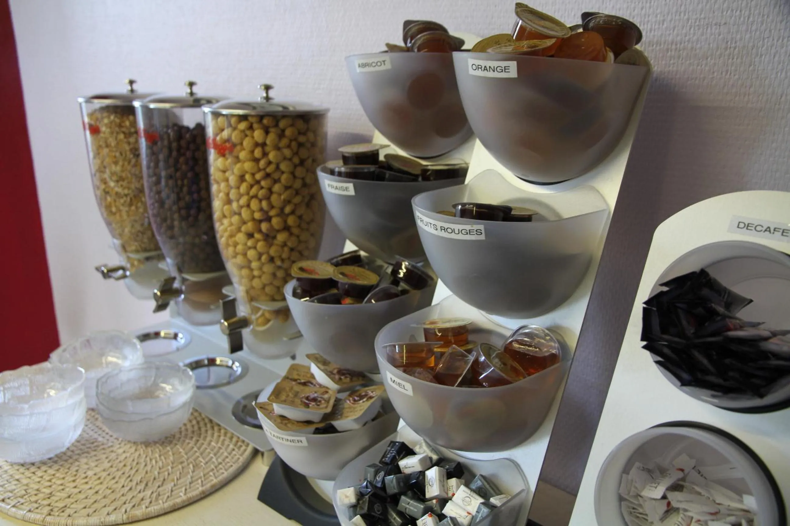 Buffet breakfast in Europe Hôtel