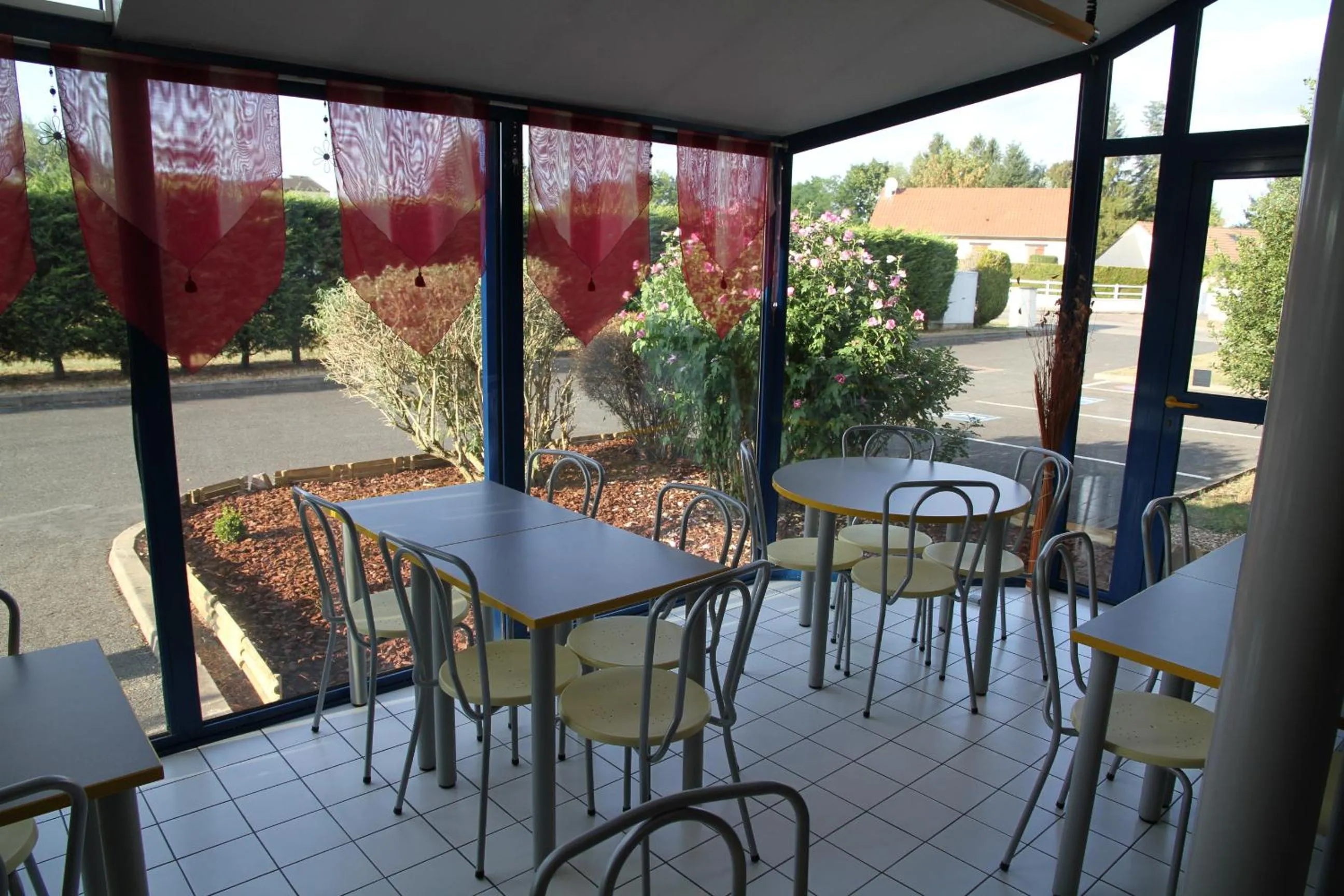 Restaurant/places to eat in Europe Hôtel