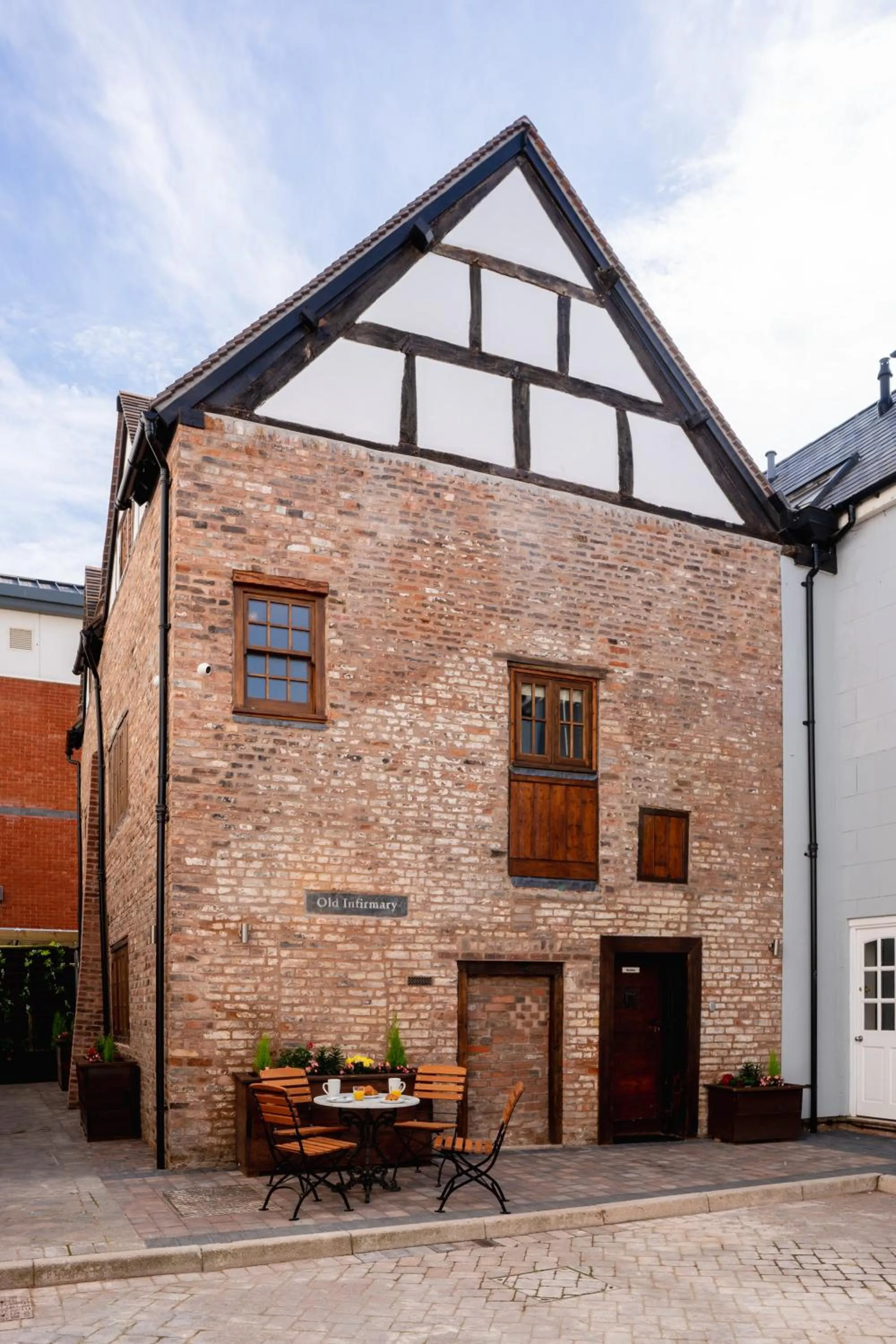 Facade/entrance in Old Infirmary