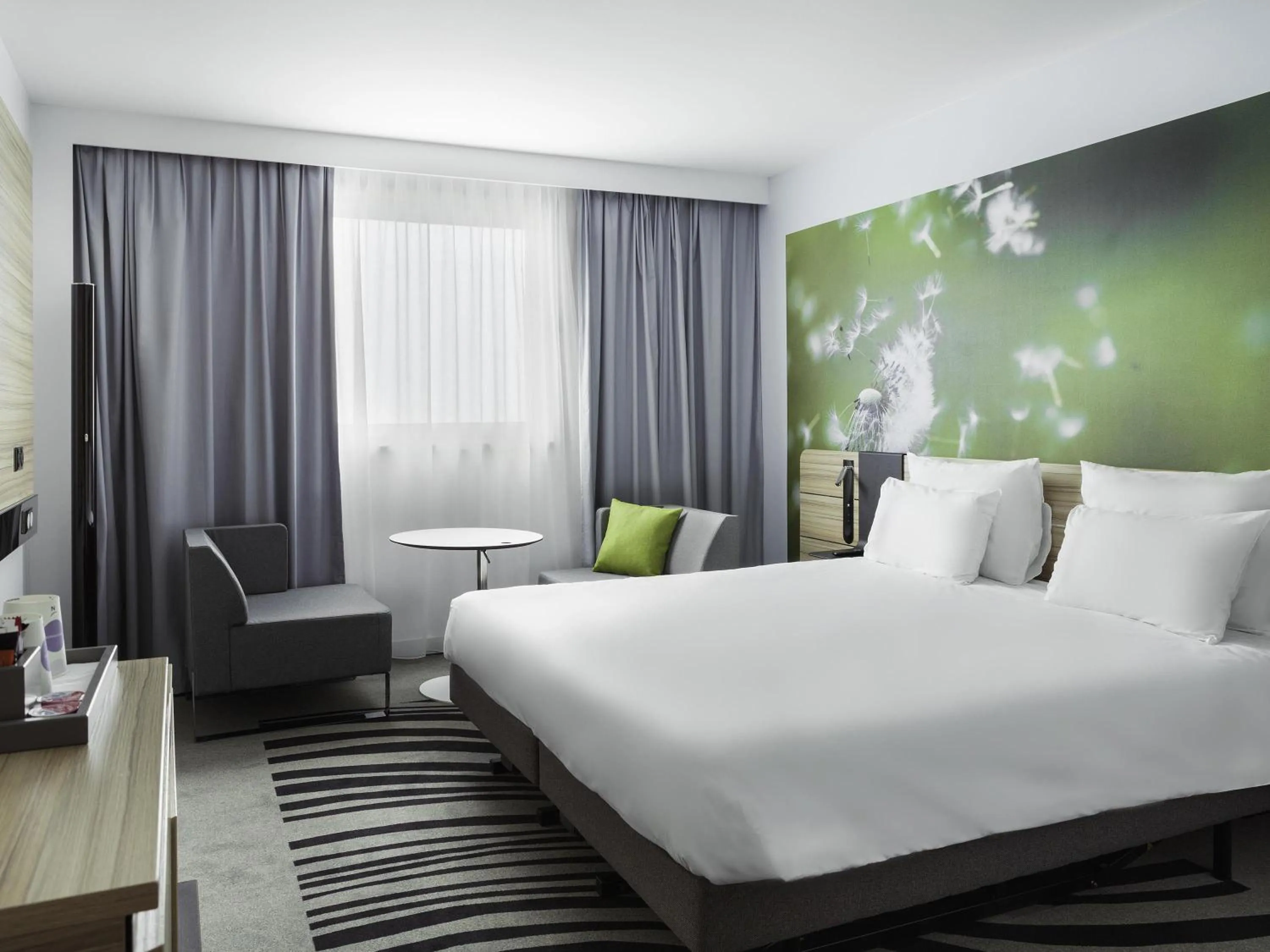 Bedroom, Bed in Novotel Paris Charles de Gaulle Airport