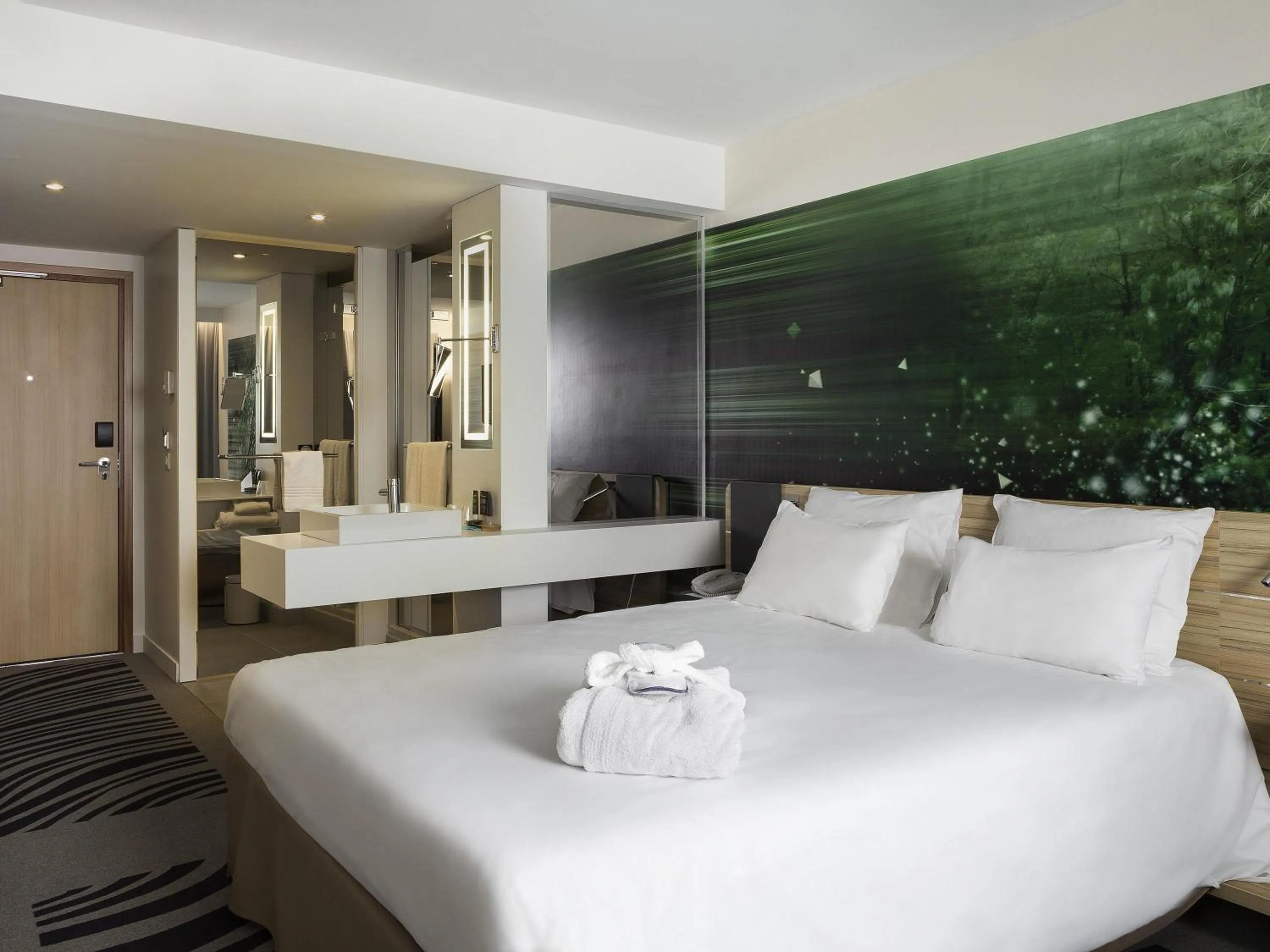 Bedroom, Bed in Novotel Paris Charles de Gaulle Airport