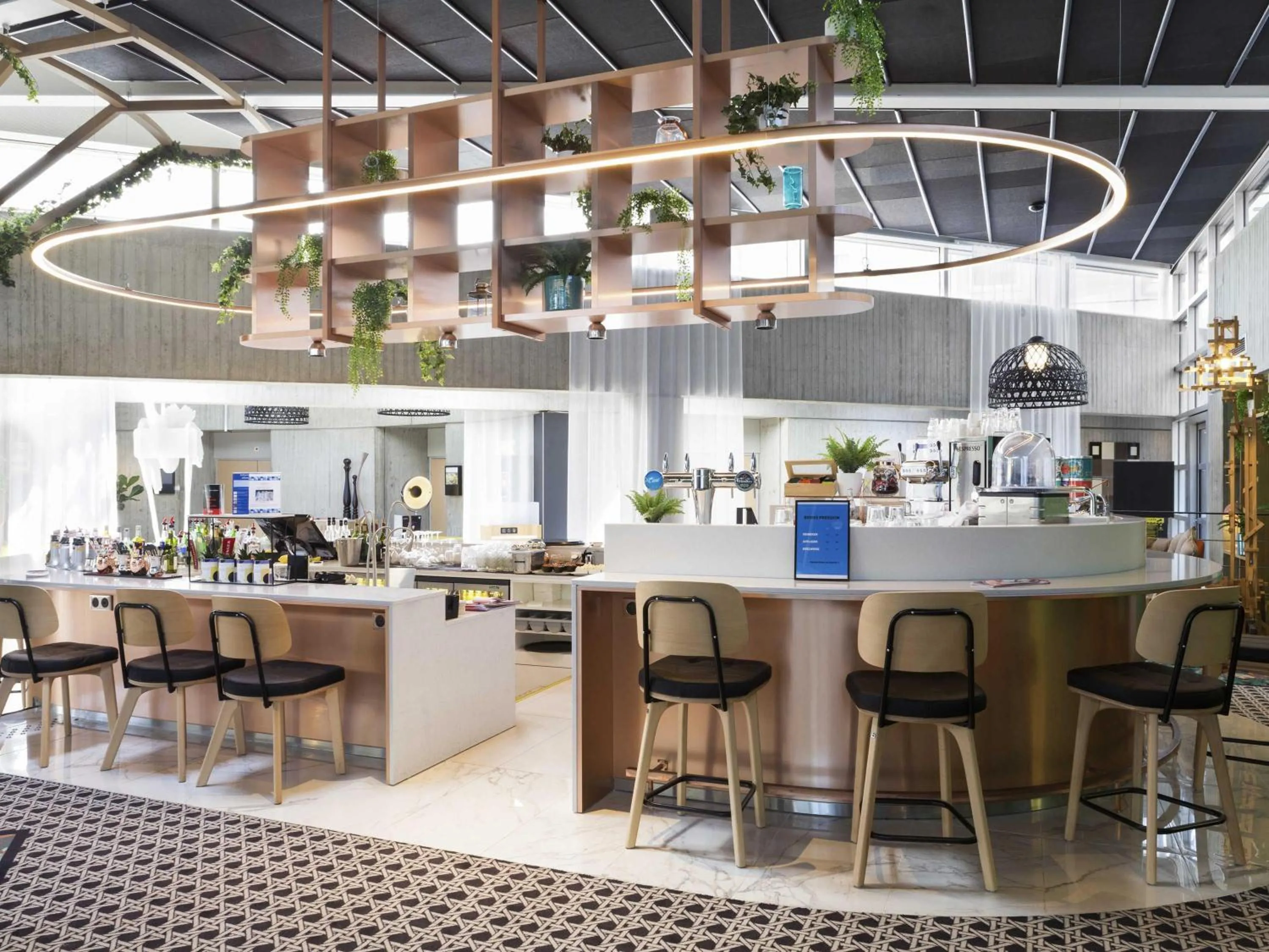 Lounge or bar in Novotel Paris Charles de Gaulle Airport