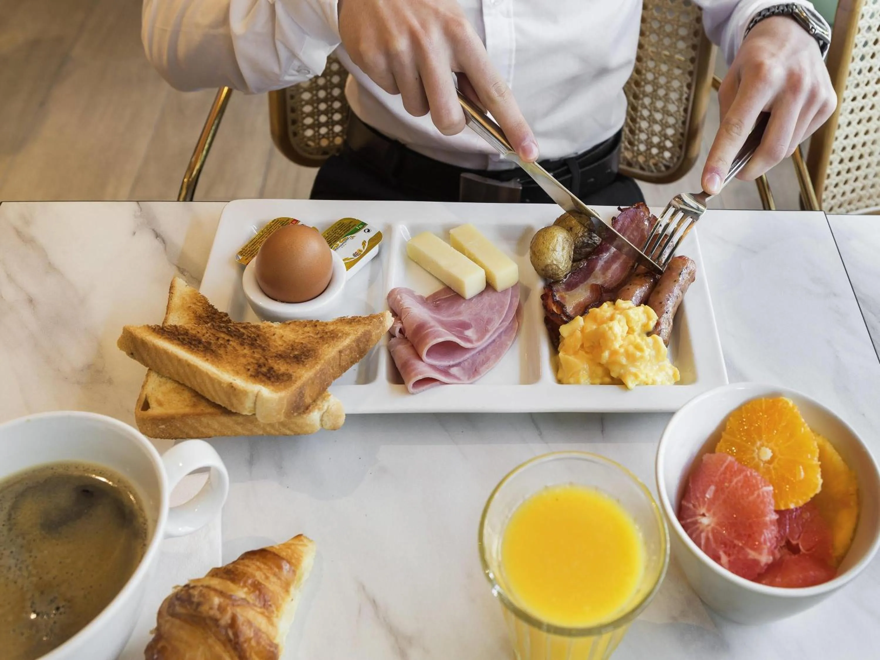 Breakfast in Novotel Paris Charles de Gaulle Airport