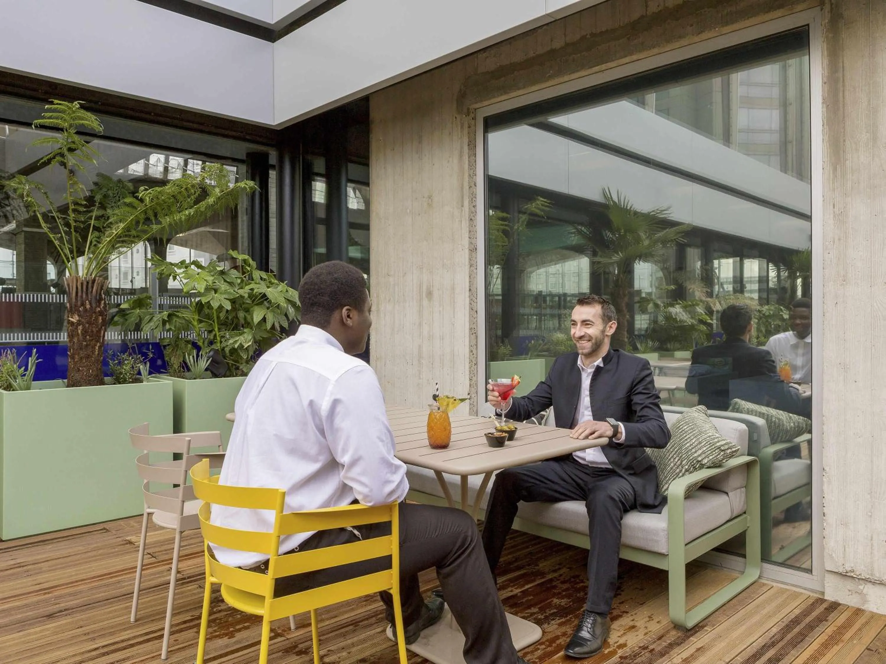 Restaurant/places to eat in Novotel Paris Charles de Gaulle Airport