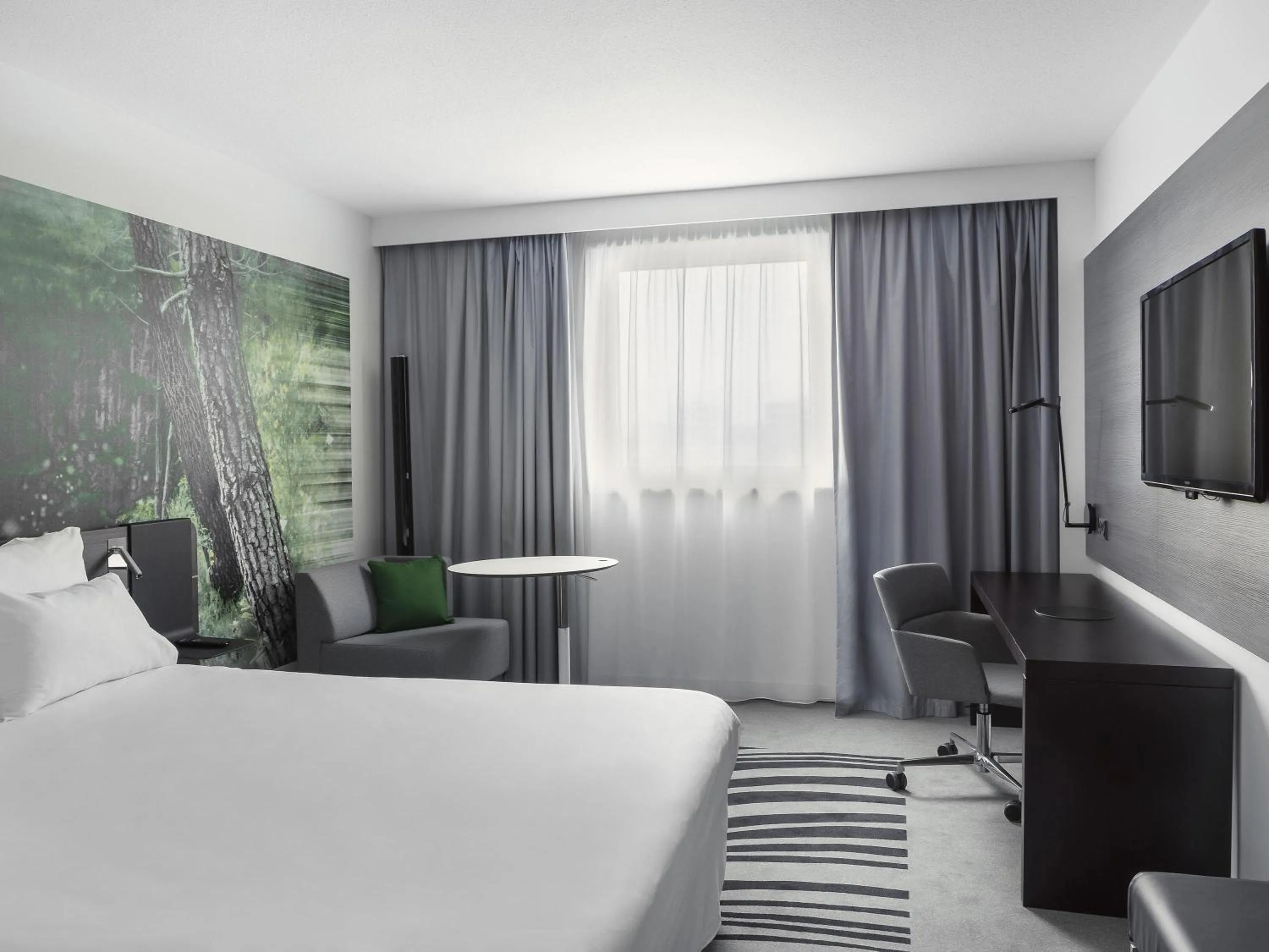 Bedroom, Bed in Novotel Paris Charles de Gaulle Airport