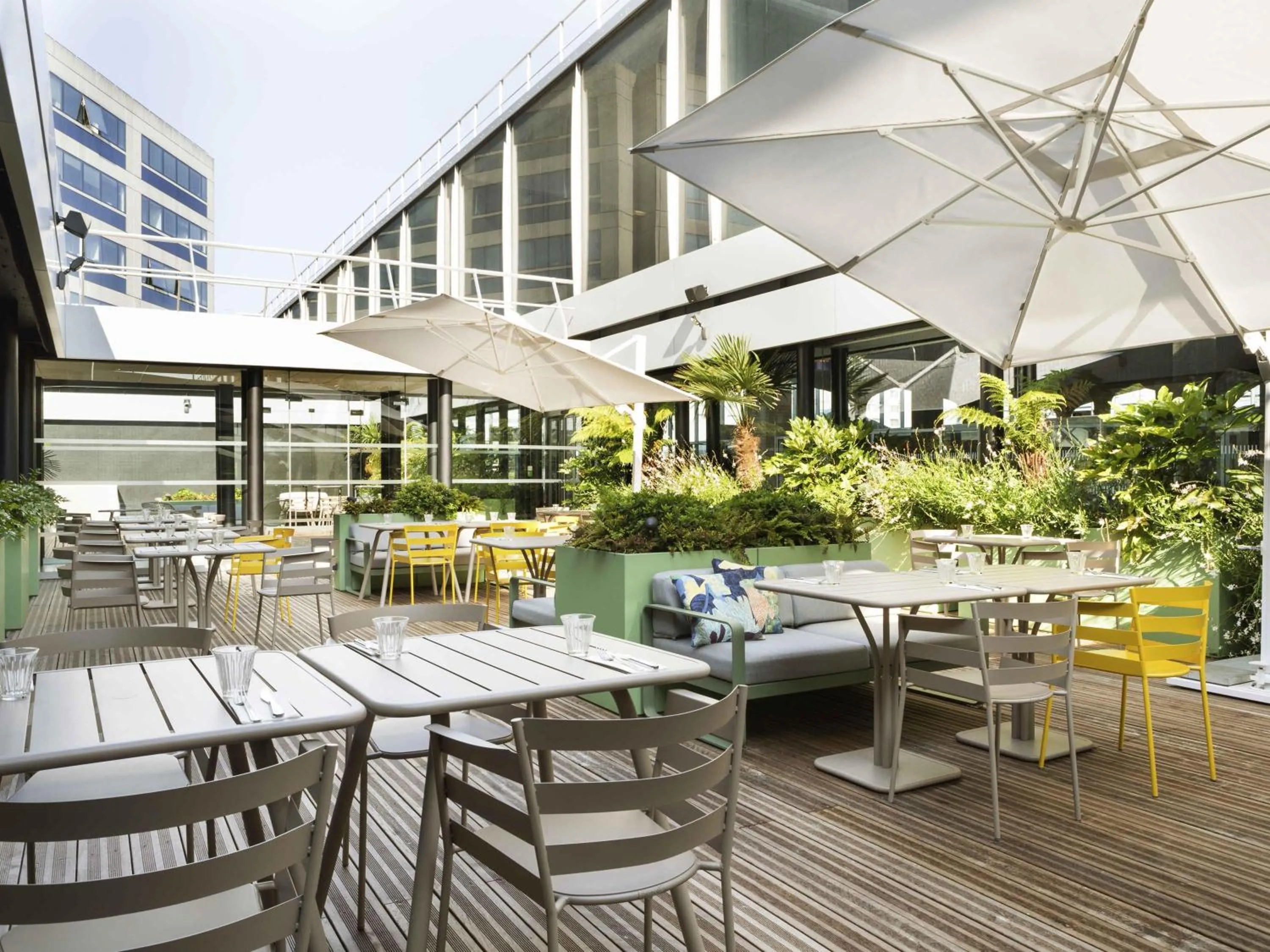 Restaurant/places to eat in Novotel Paris Charles de Gaulle Airport