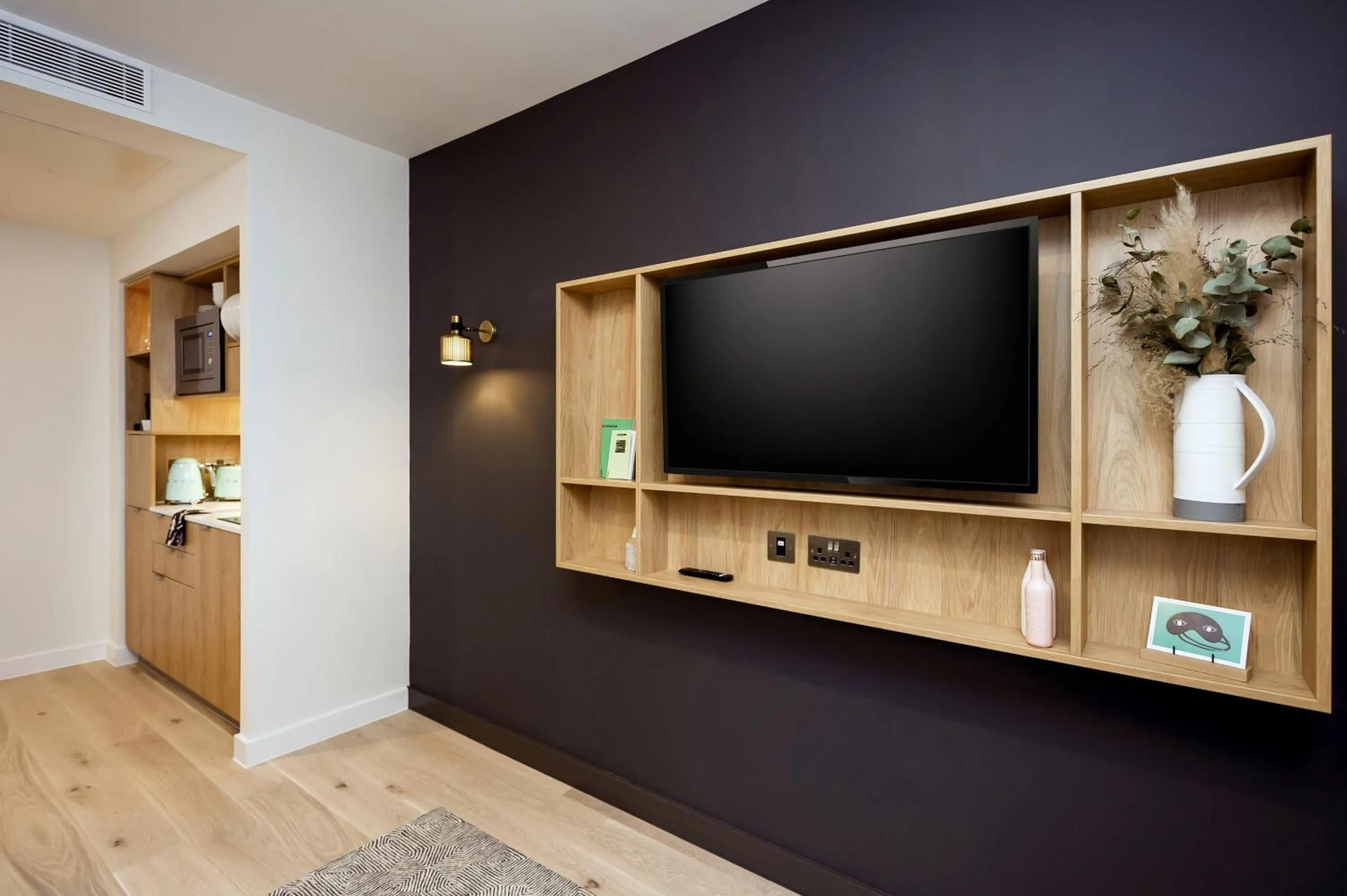 TV and multimedia in Wilde Aparthotels Edinburgh Grassmarket