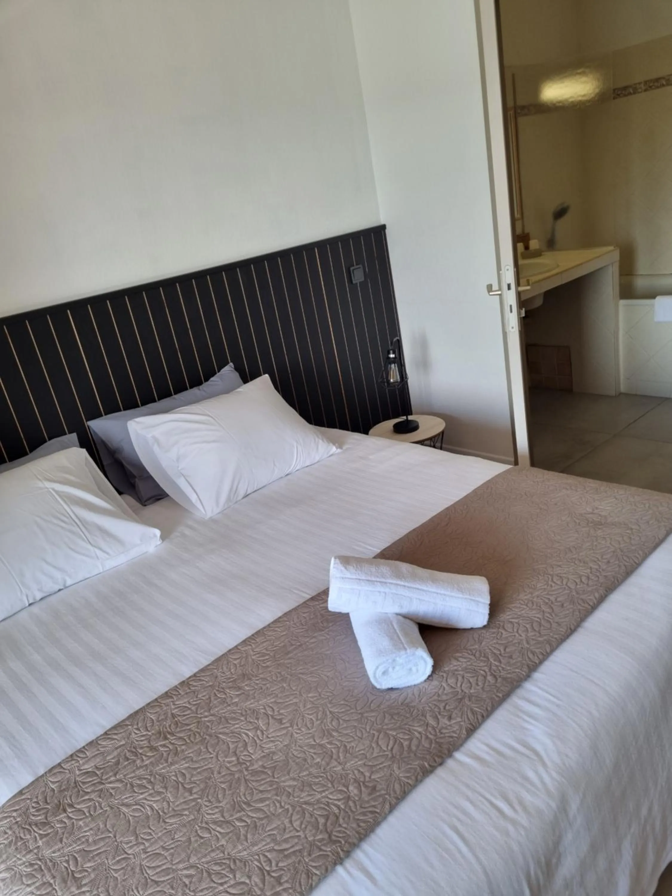 Bedroom in Auberge des Salles