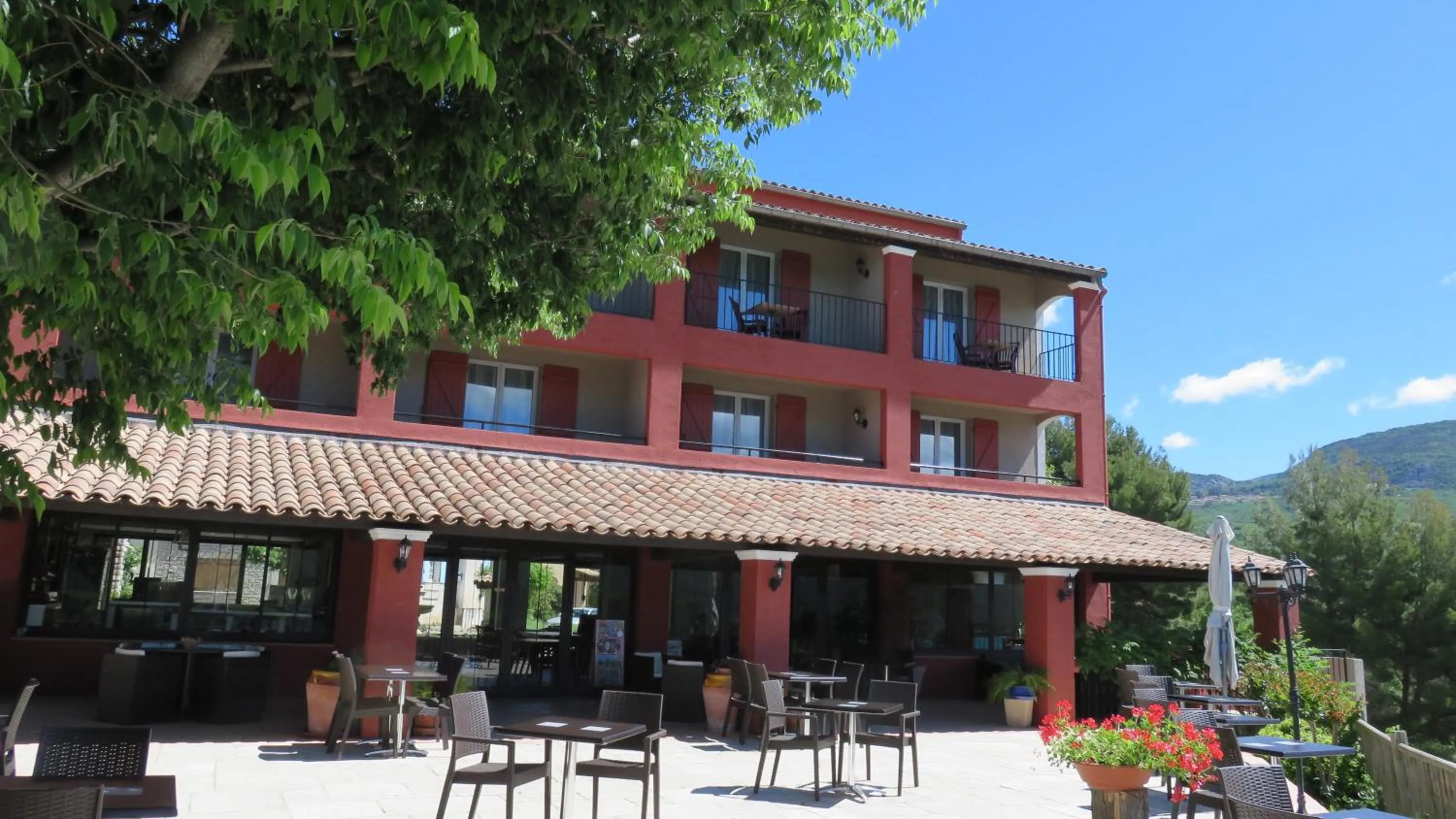 Patio in Auberge des Salles