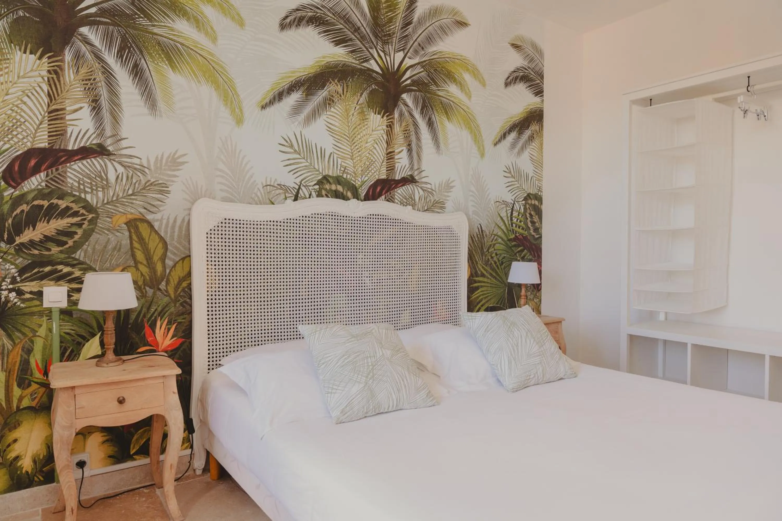 Photo of the whole room, Bed in Castillon Des Baux