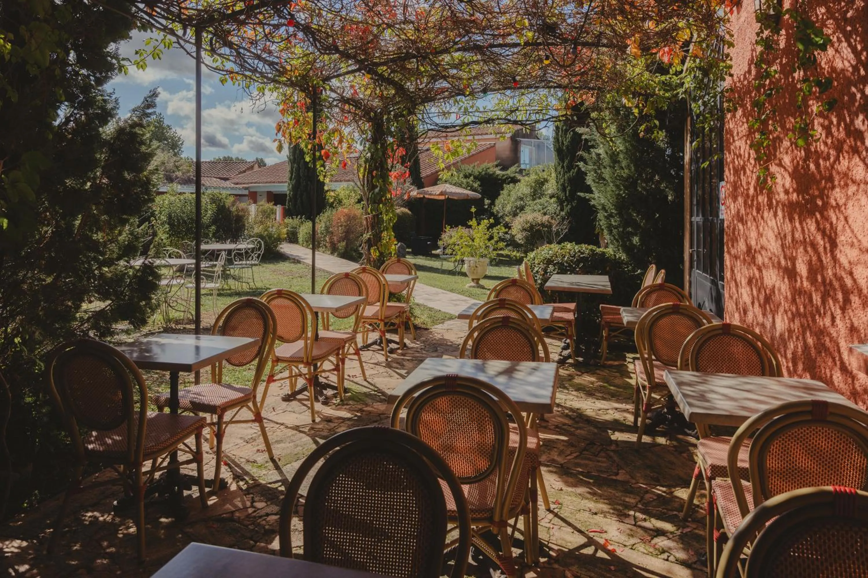 Patio in Castillon Des Baux