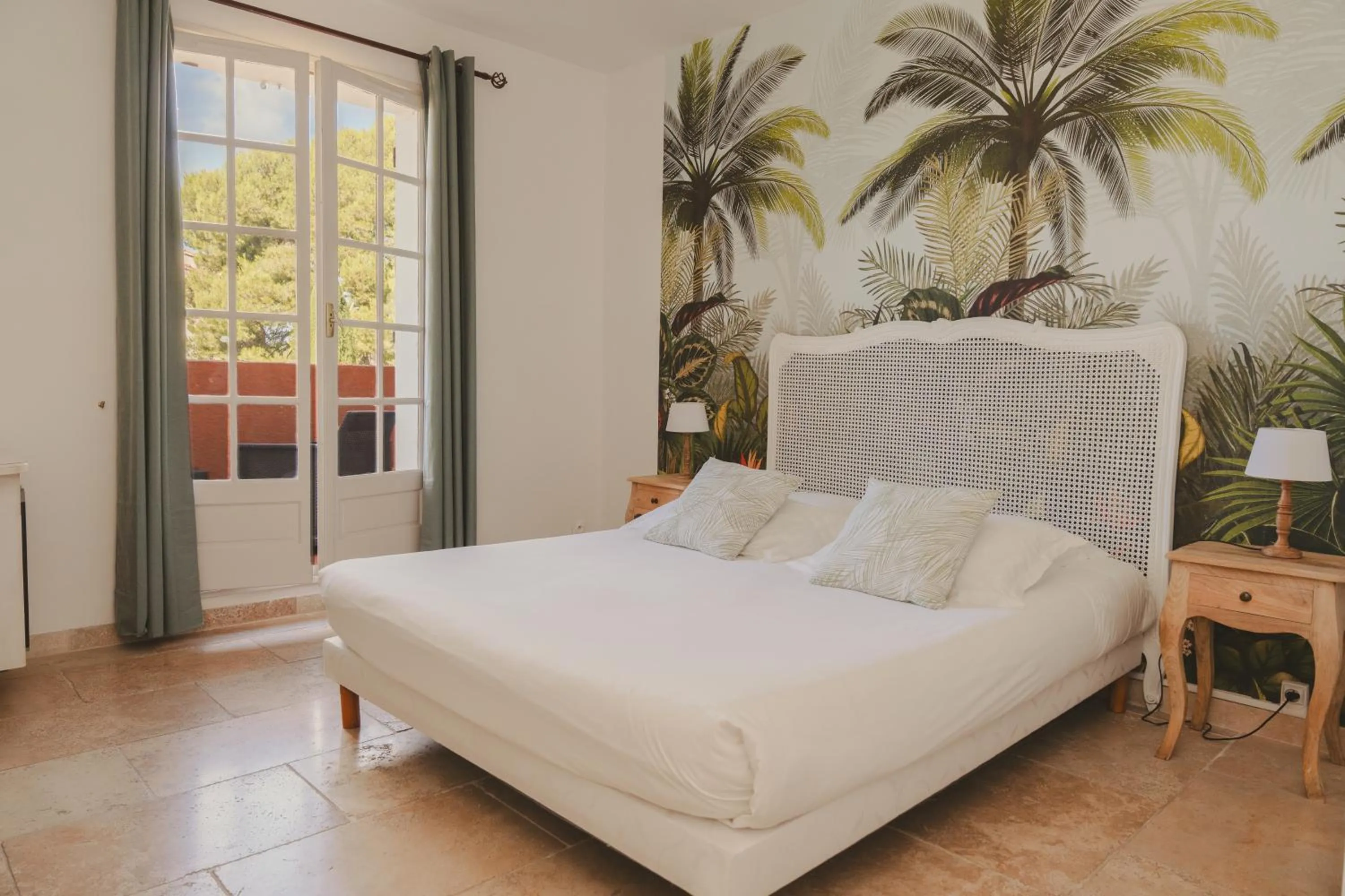 Photo of the whole room, Bed in Castillon Des Baux