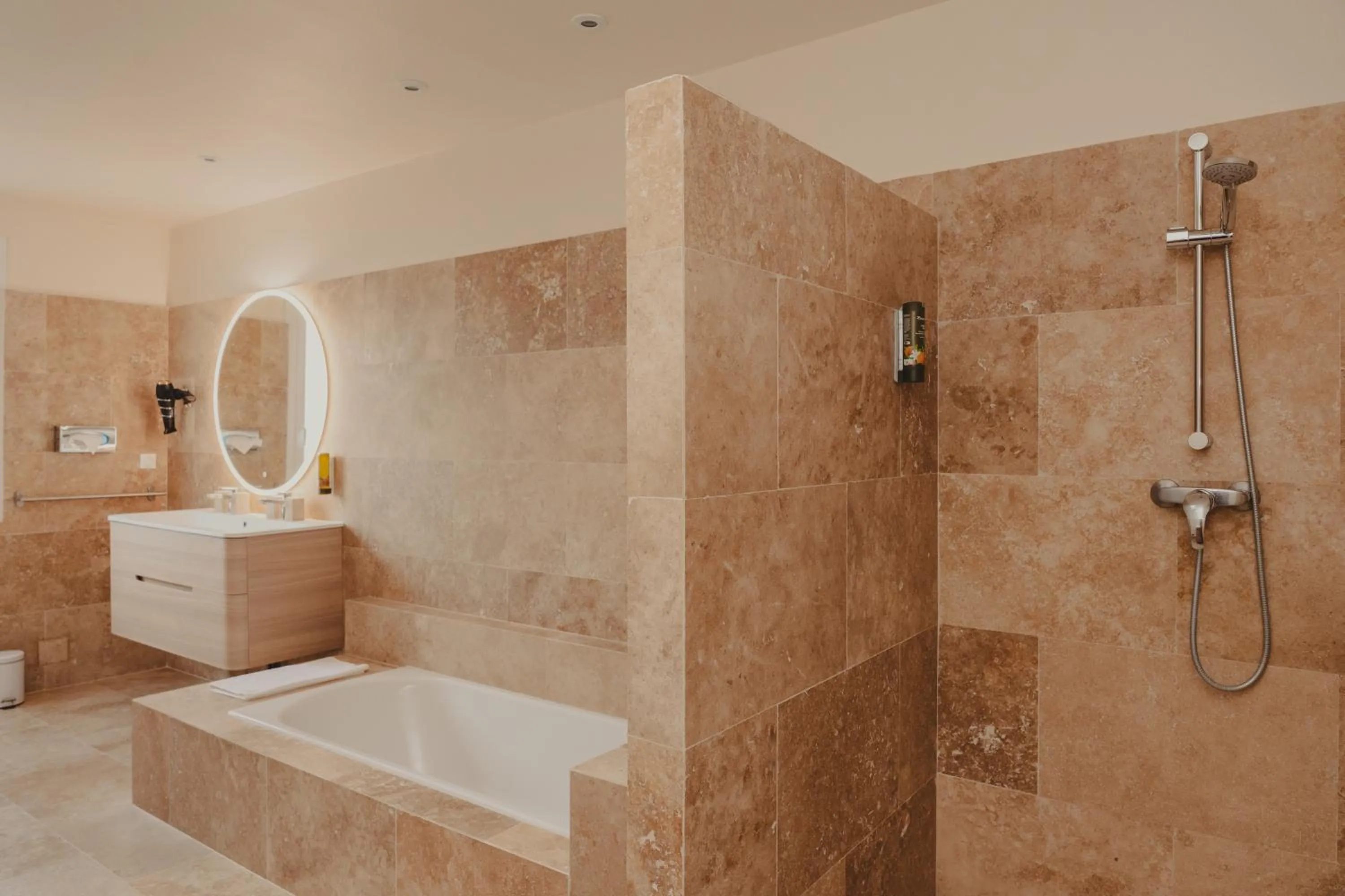 Bathroom in Castillon Des Baux