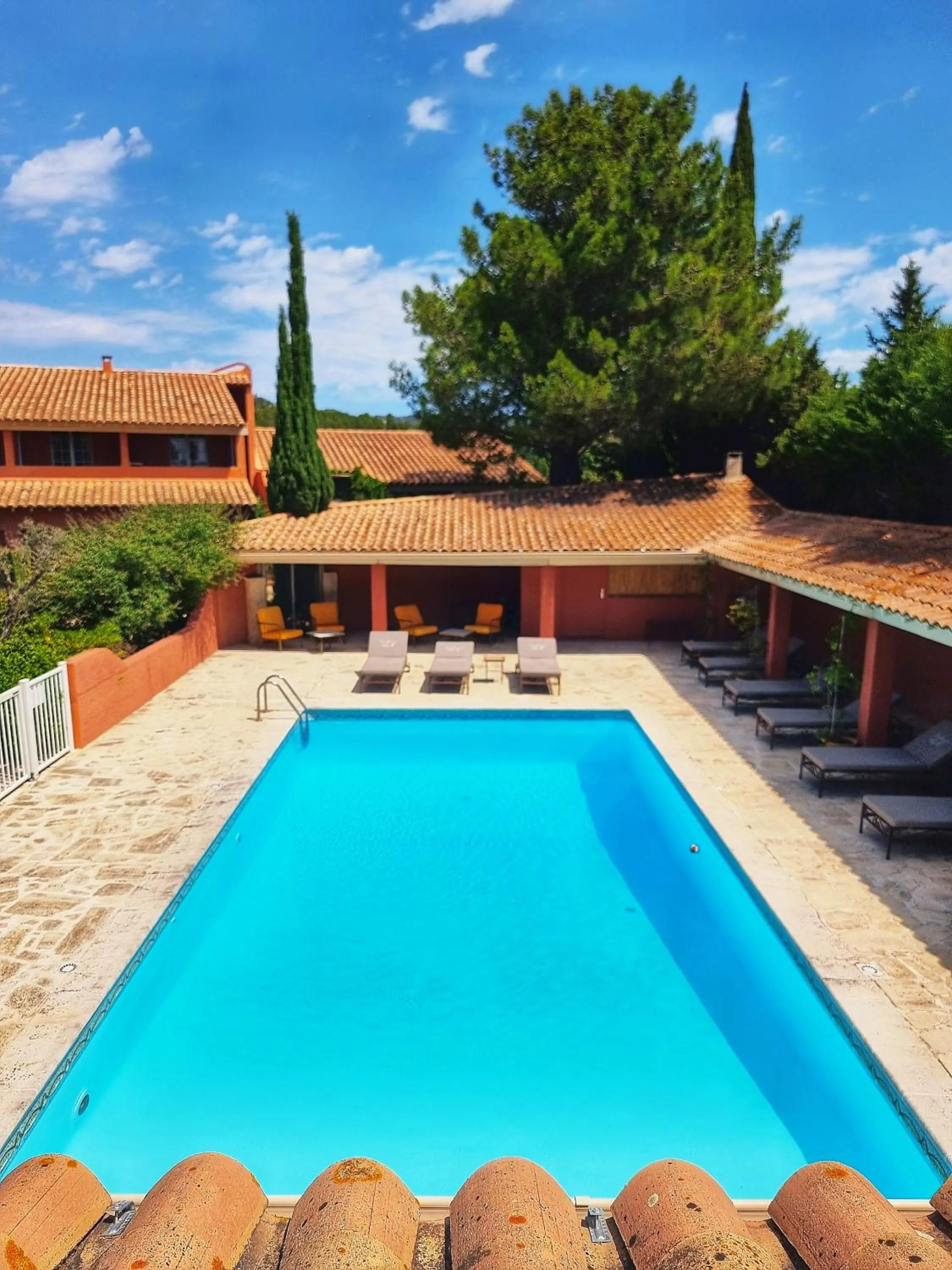 Swimming pool in Castillon Des Baux