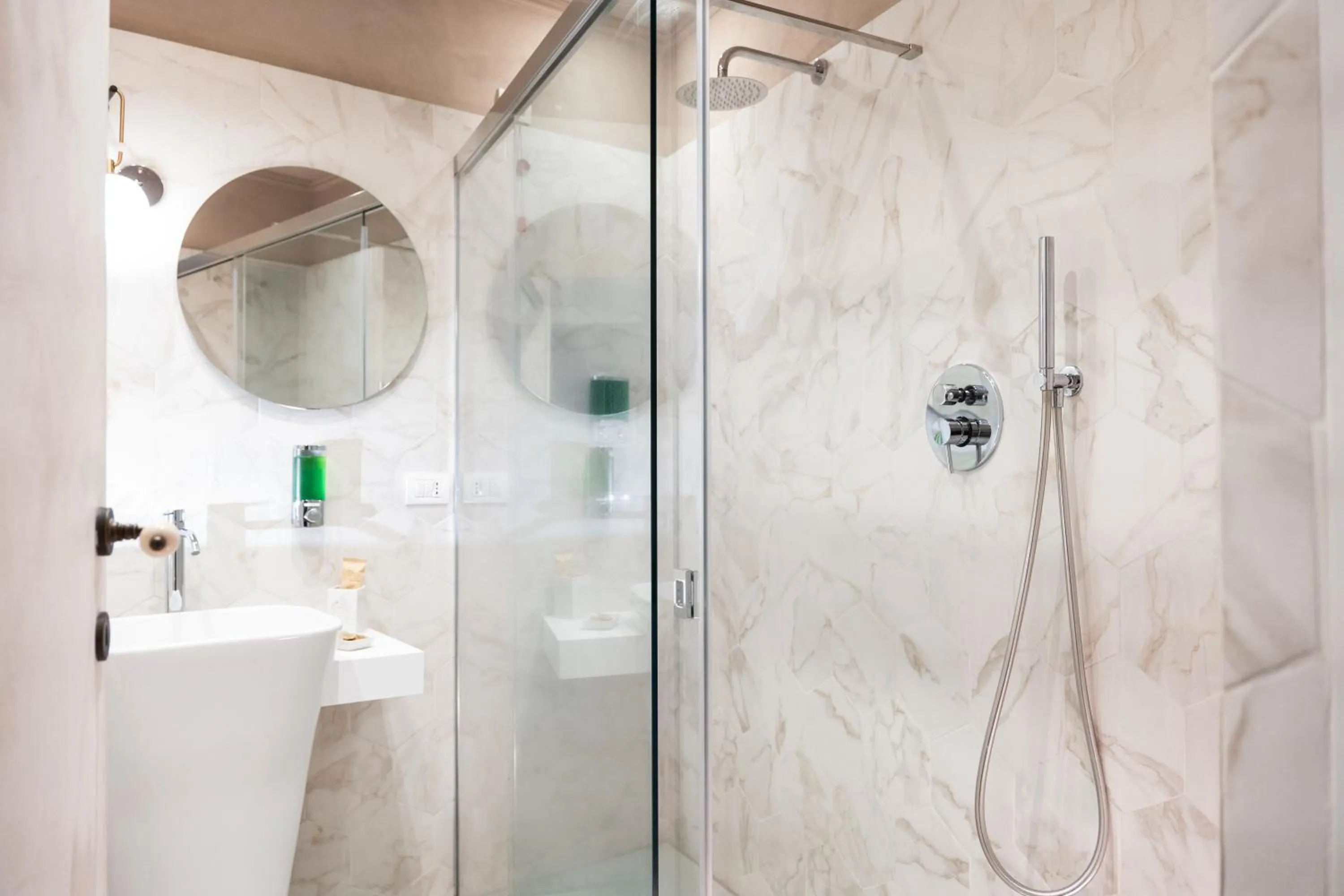 Scene Suites Apartments