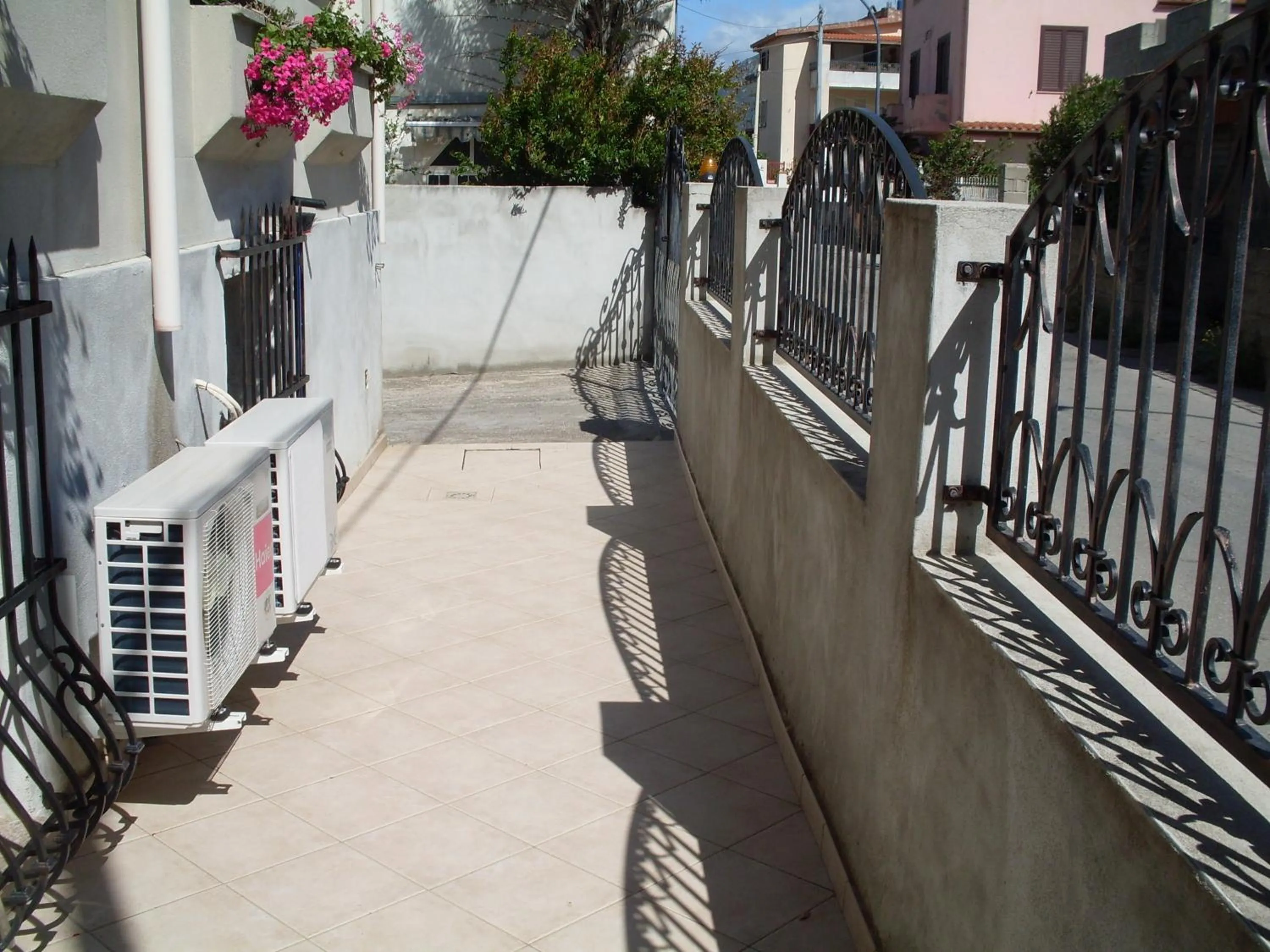 Facade/entrance in Affittacamere Peonia