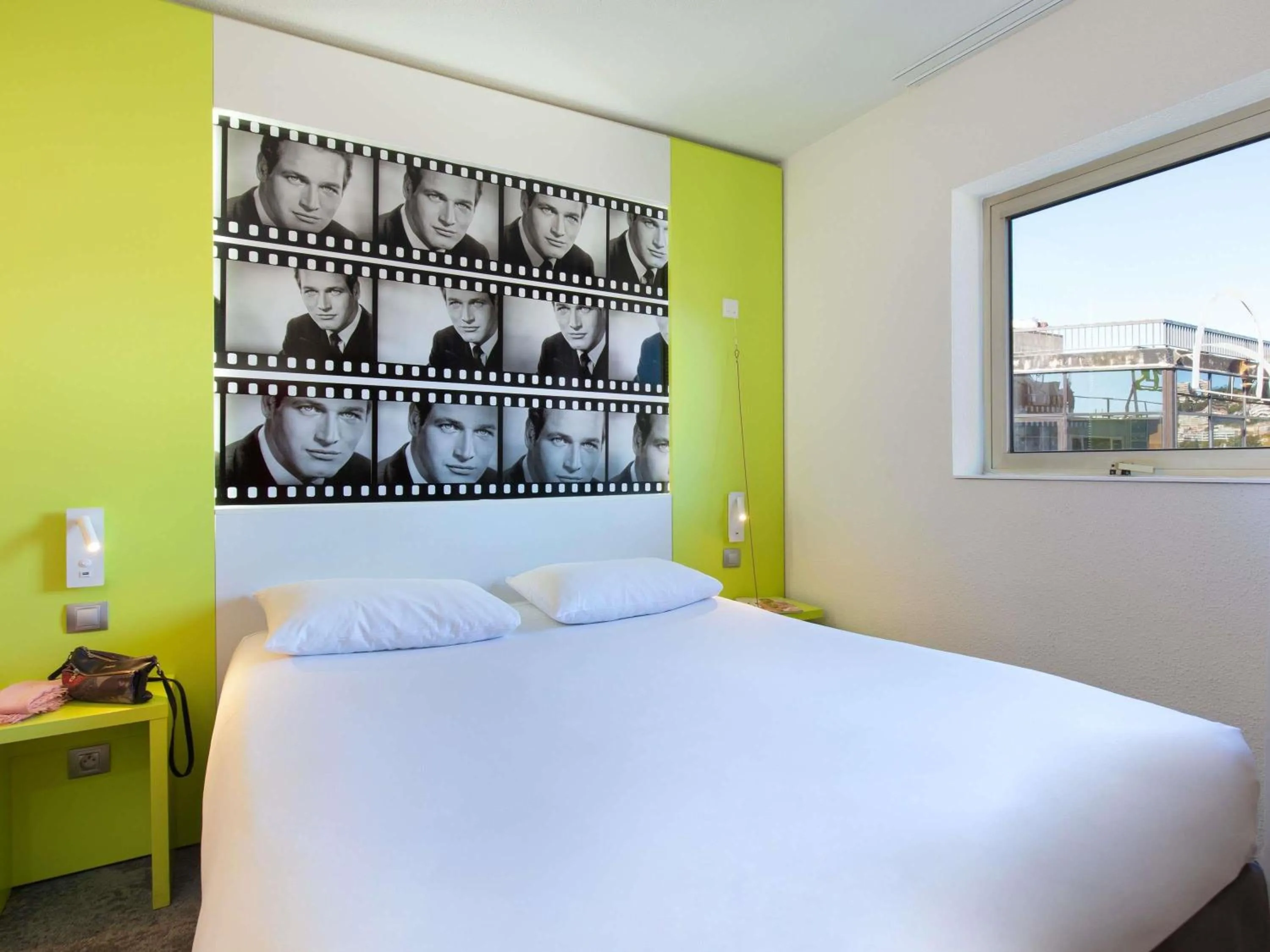 Bedroom, Bed in ibis Styles Cannes Le Cannet