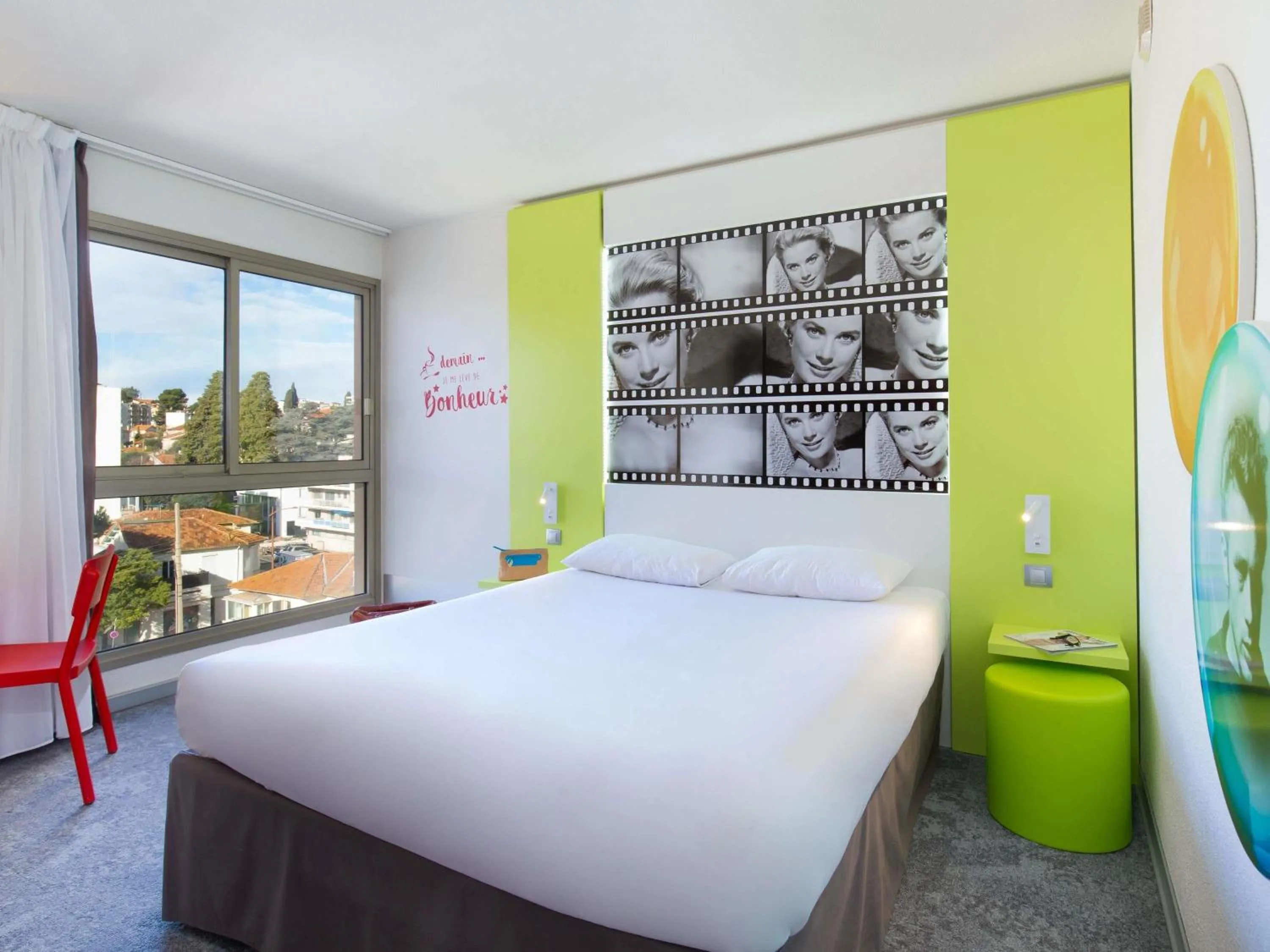 Bedroom, Bed in ibis Styles Cannes Le Cannet