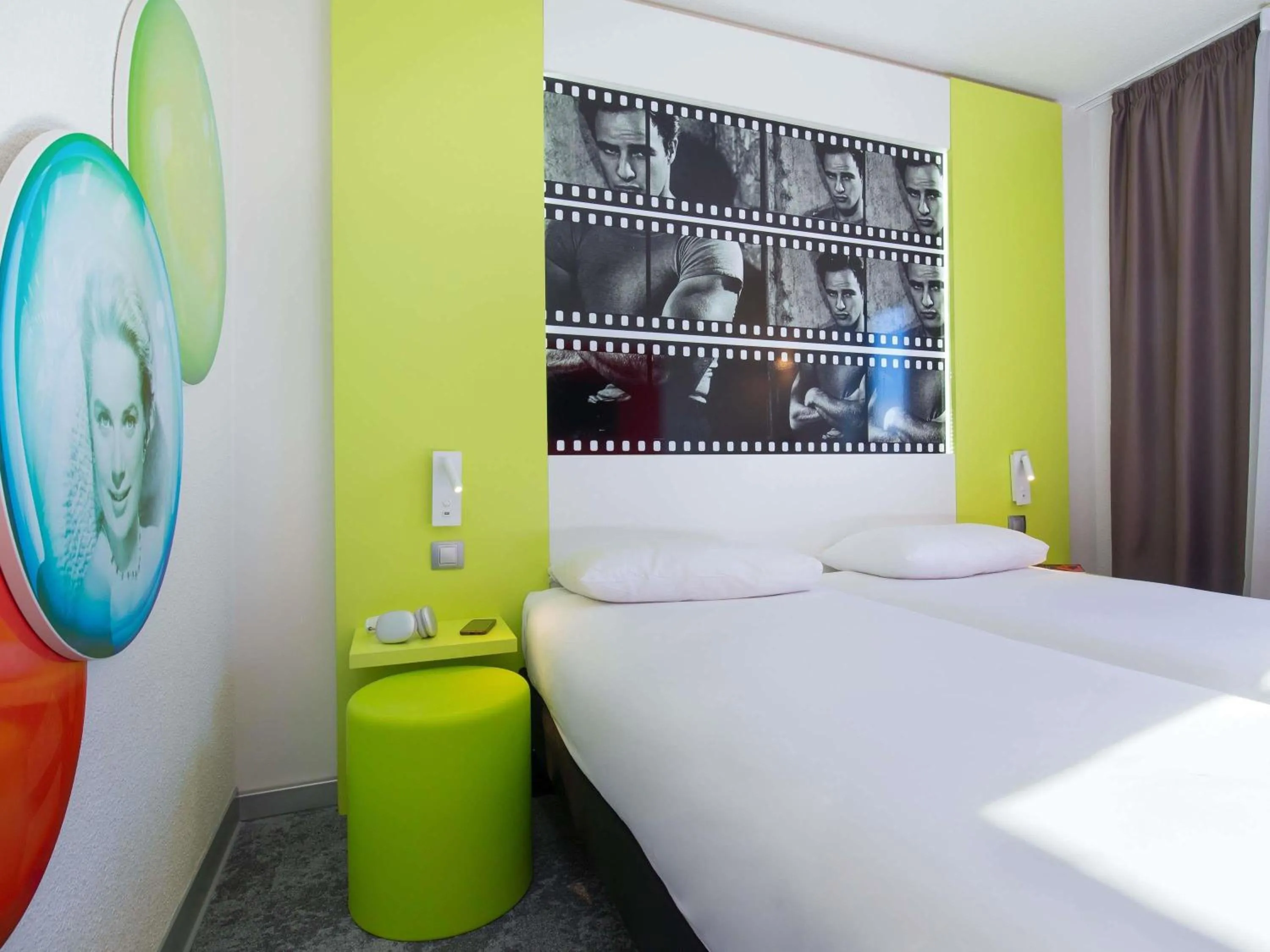 Bedroom, Bed in ibis Styles Cannes Le Cannet