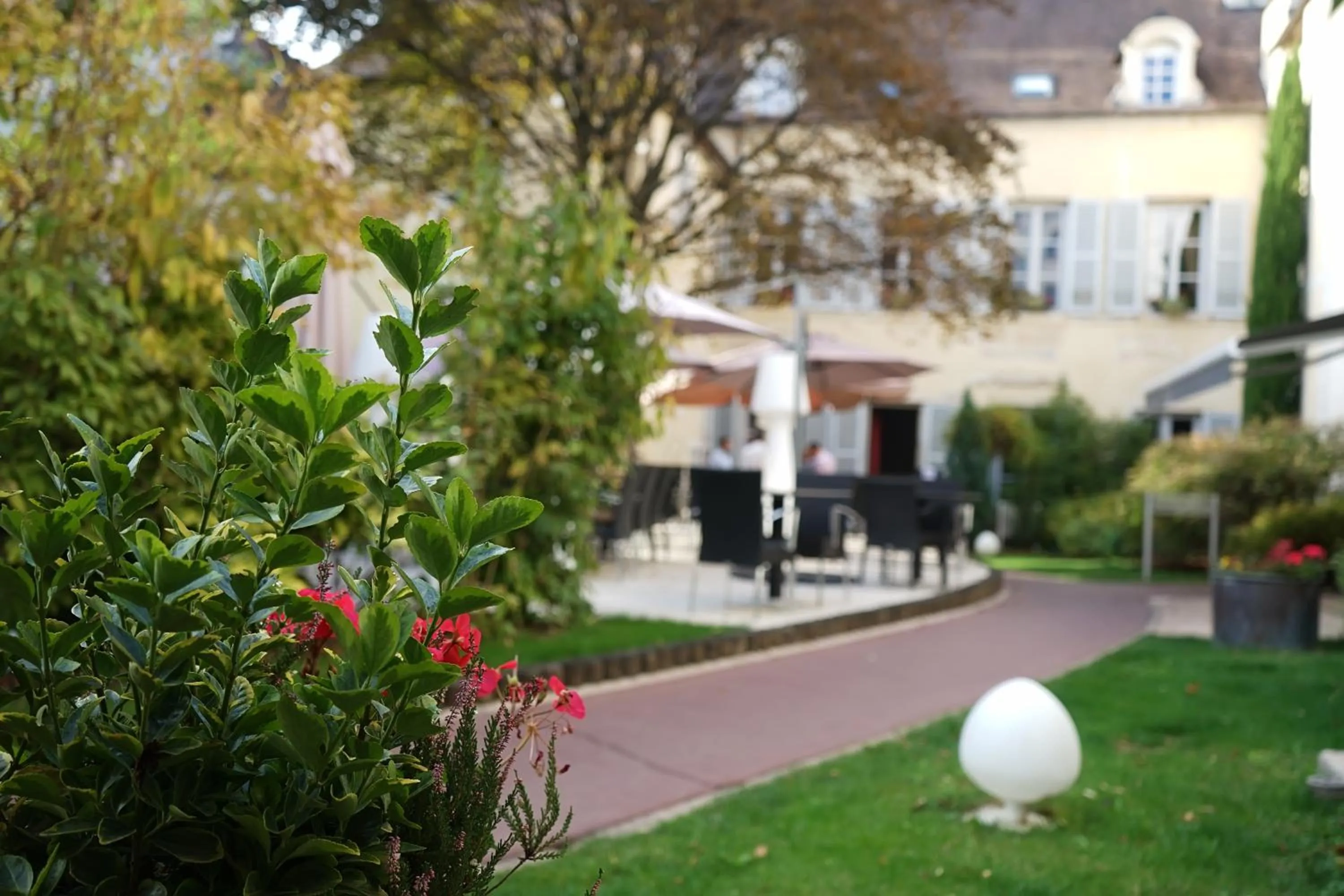 Garden in Maison Philippe Le Bon Hôtel, Restaurant & Bar le 19