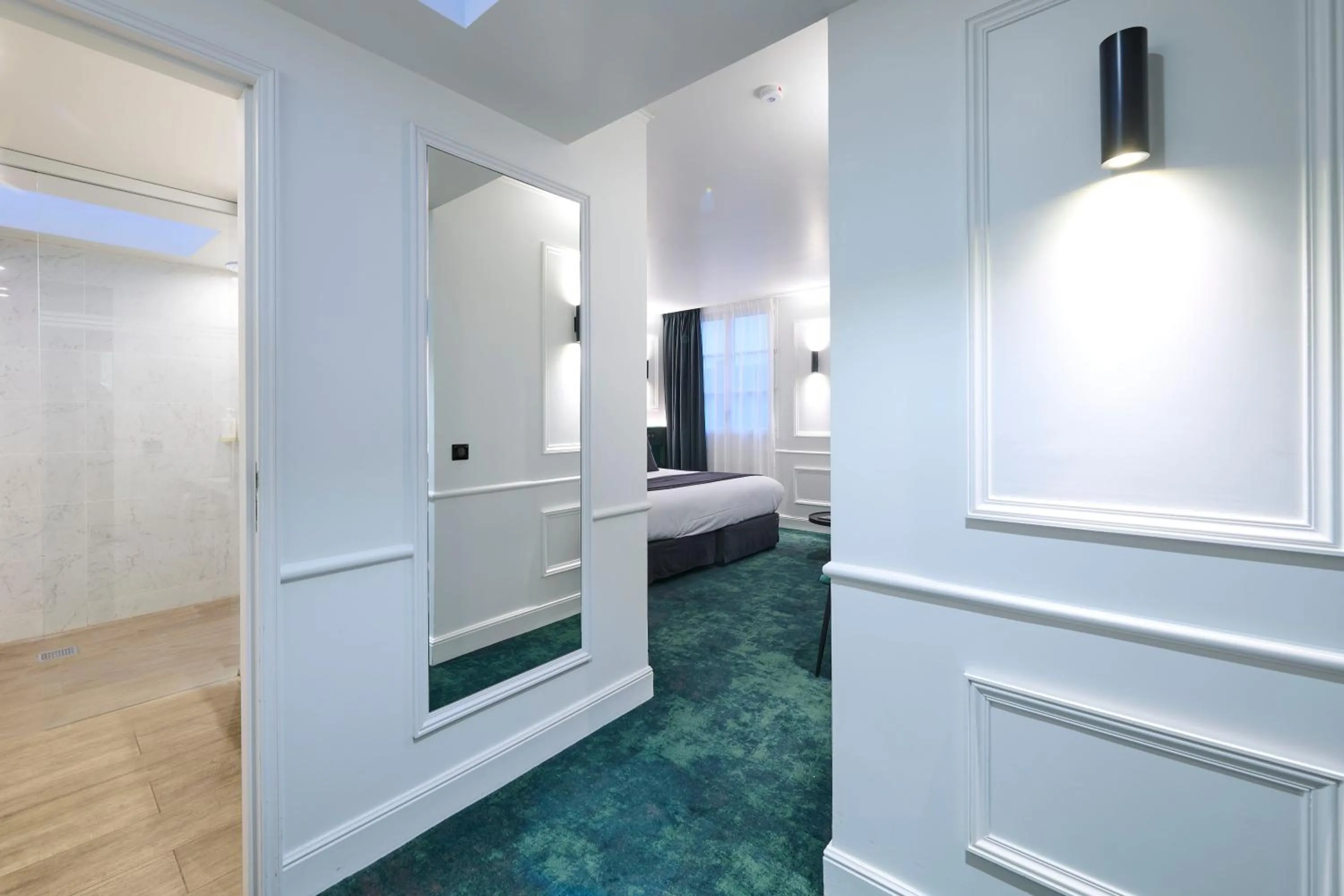 Photo of the whole room, Bed in Maison Philippe Le Bon Hôtel, Restaurant & Bar le 19