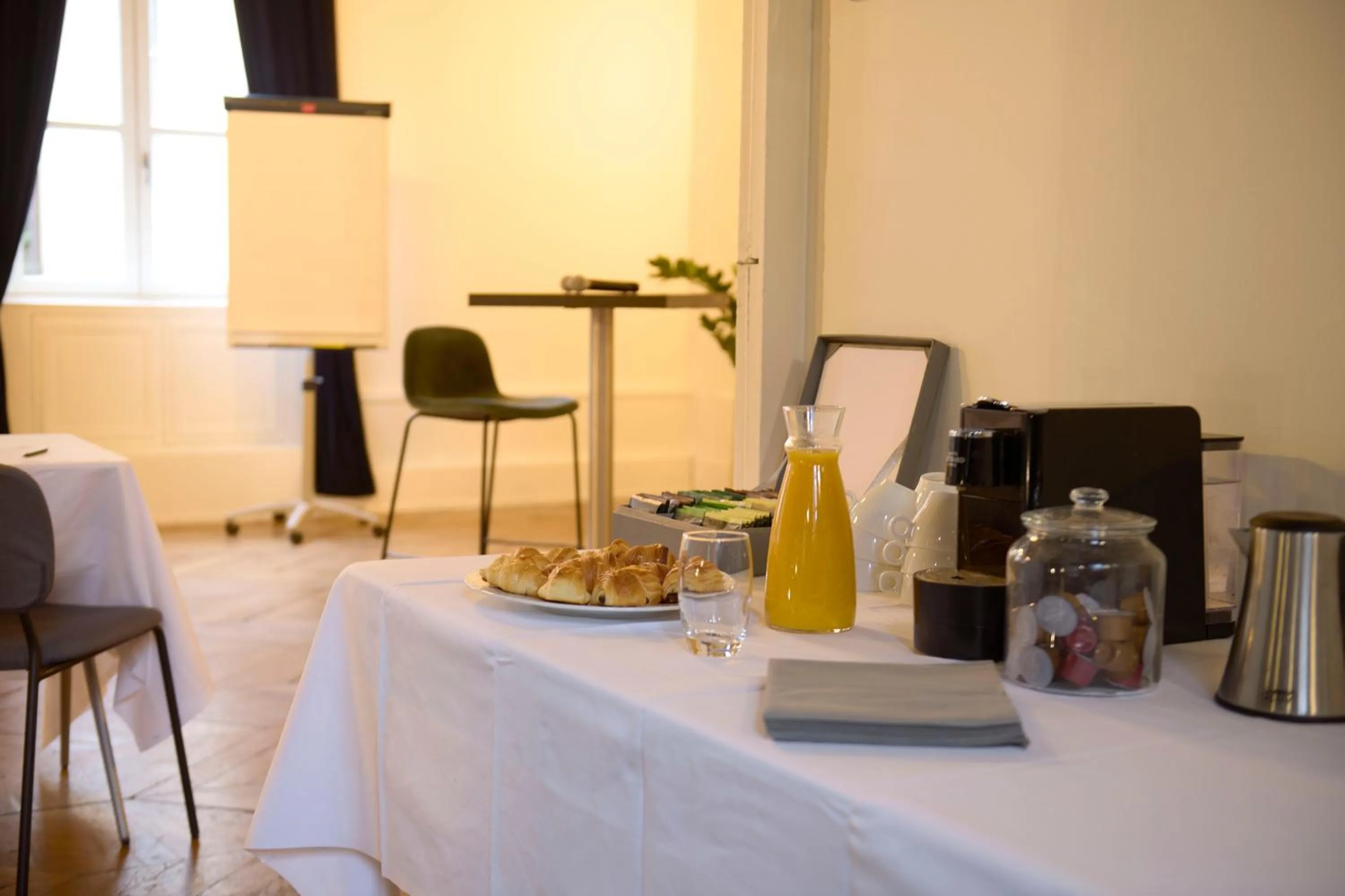 Banquet/Function facilities in Maison Philippe Le Bon Hôtel, Restaurant & Bar le 19