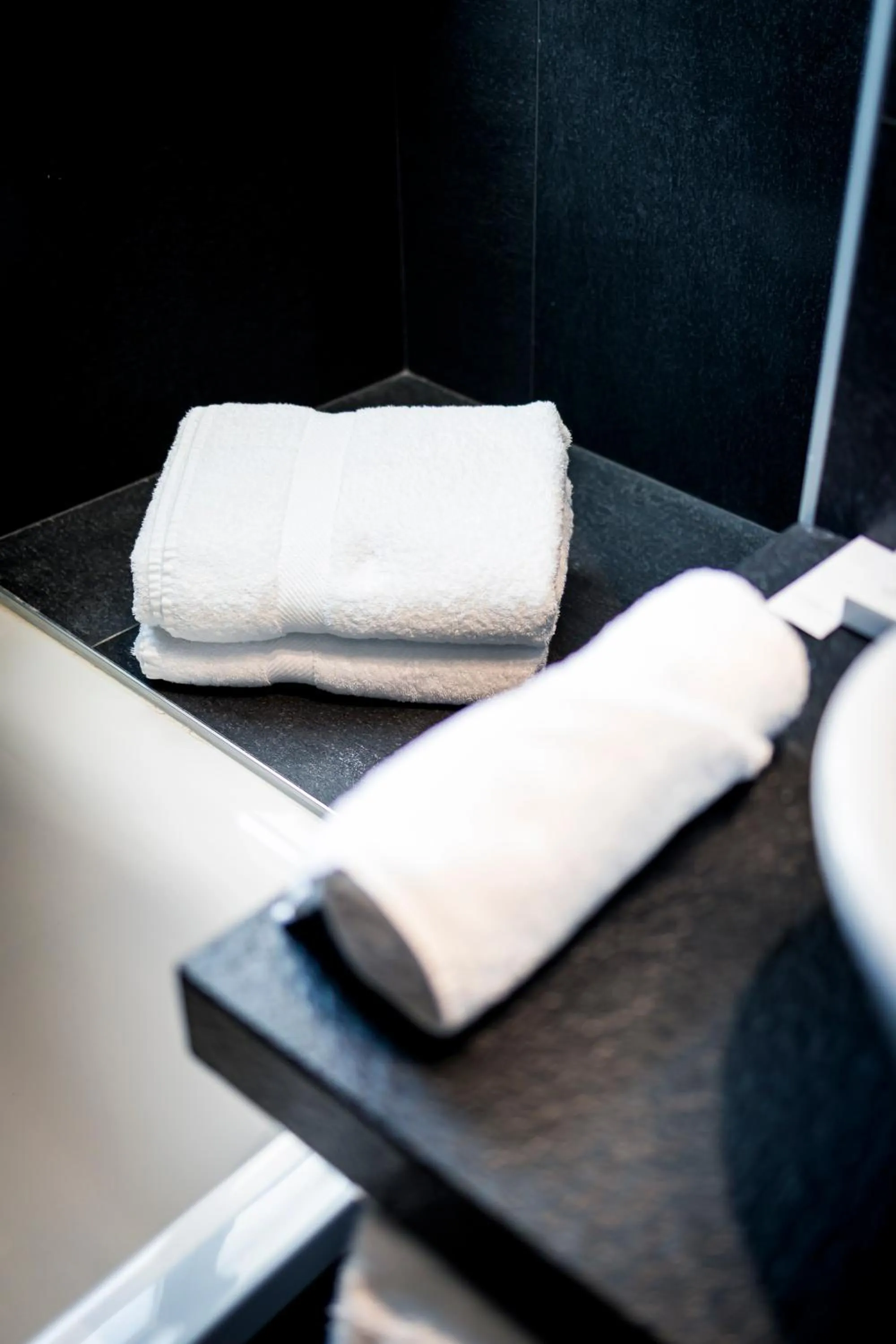 Bathroom, Bed in Maison Philippe Le Bon Hôtel, Restaurant & Bar le 19