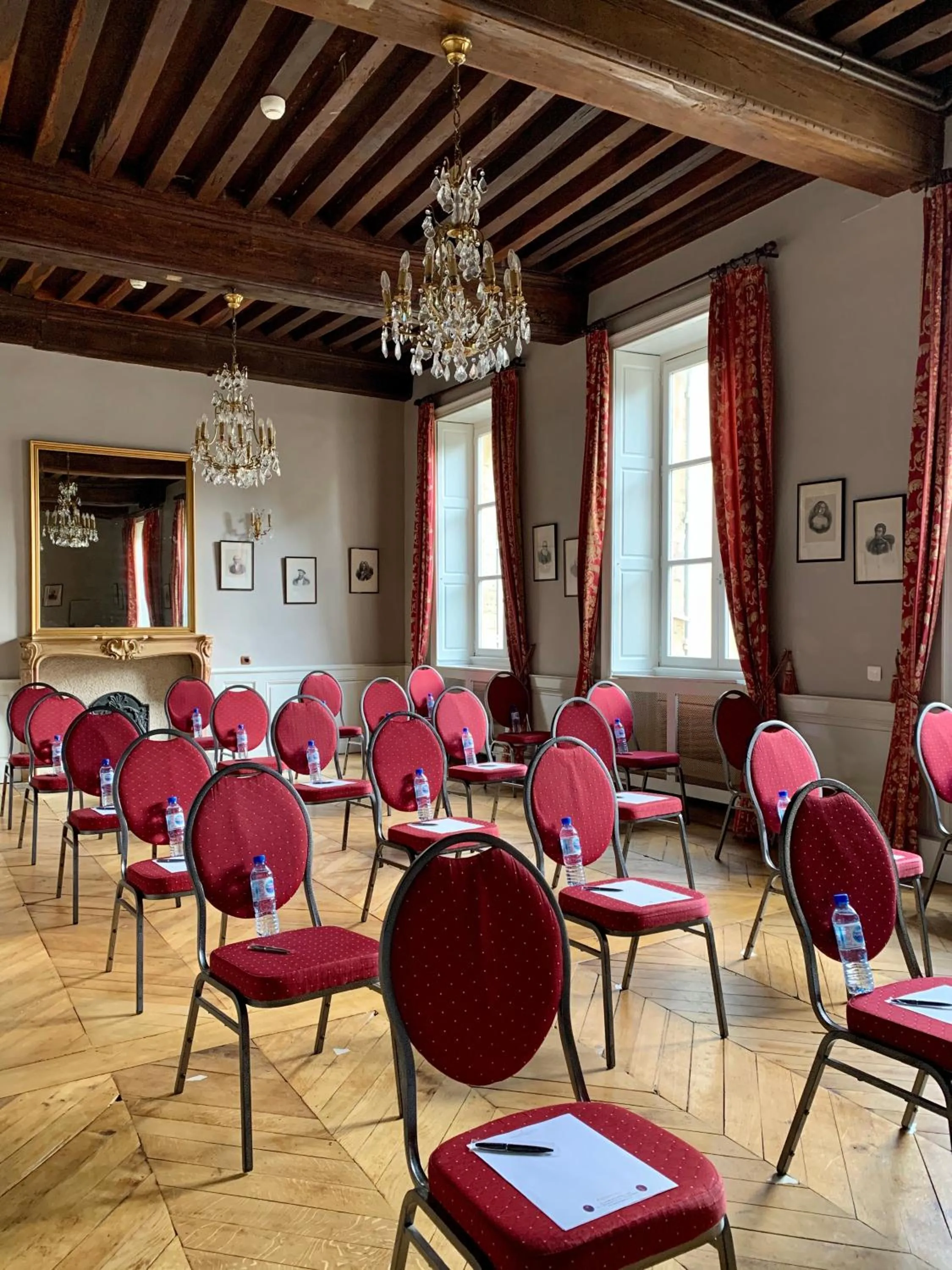 Business facilities in Maison Philippe Le Bon Hôtel, Restaurant & Bar le 19