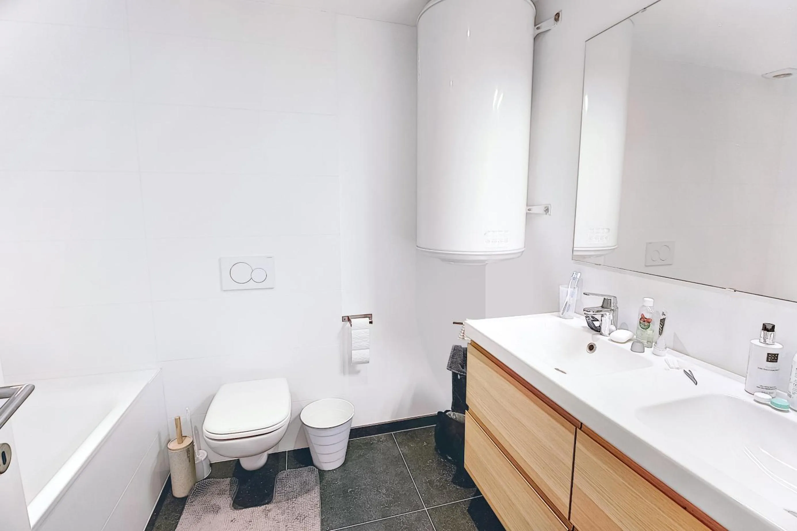 Toilet in Les Cerisiers - Appartement de Standing au Centre de Namur