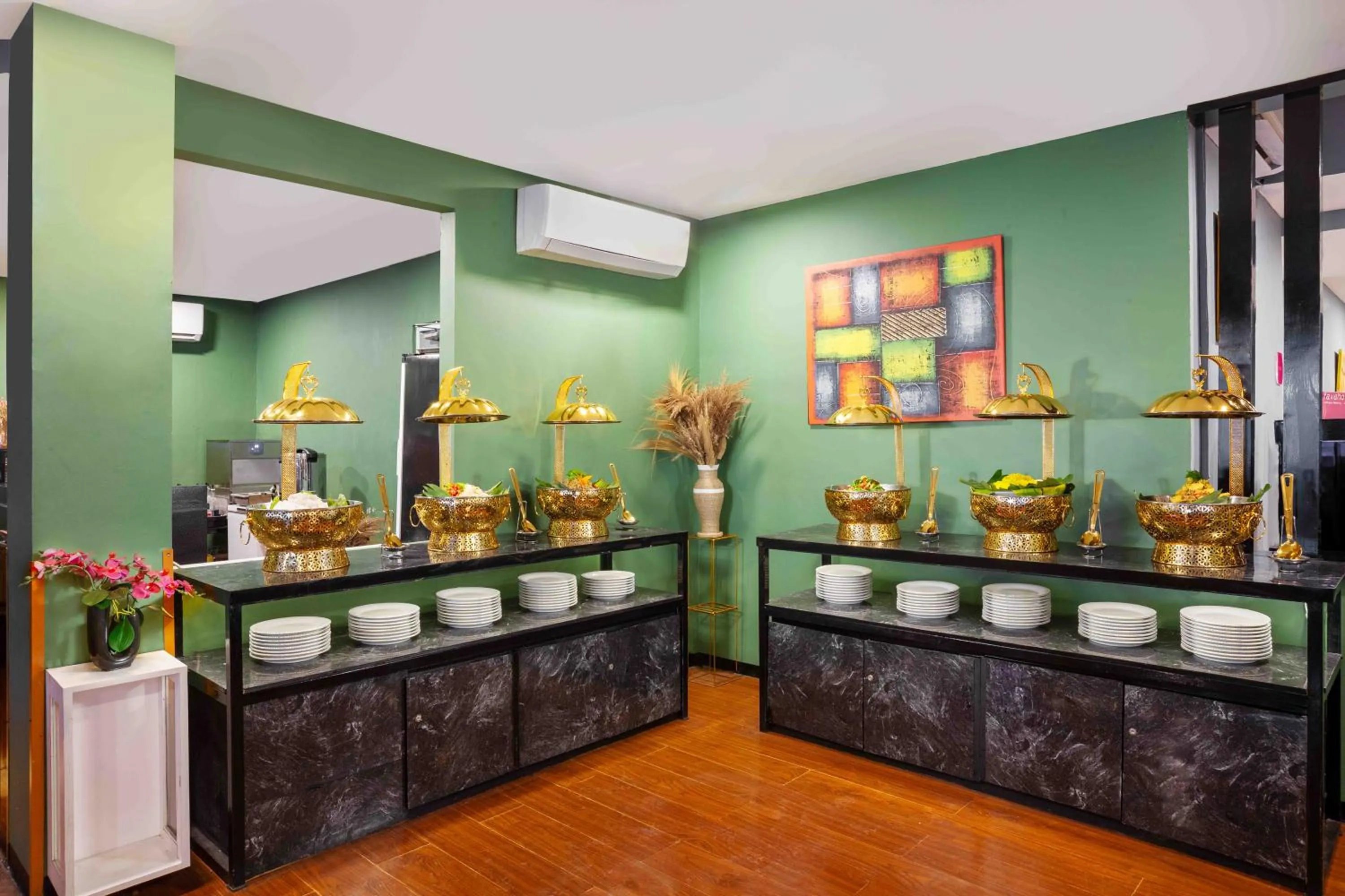 Restaurant/places to eat in favehotel Kelapa Gading