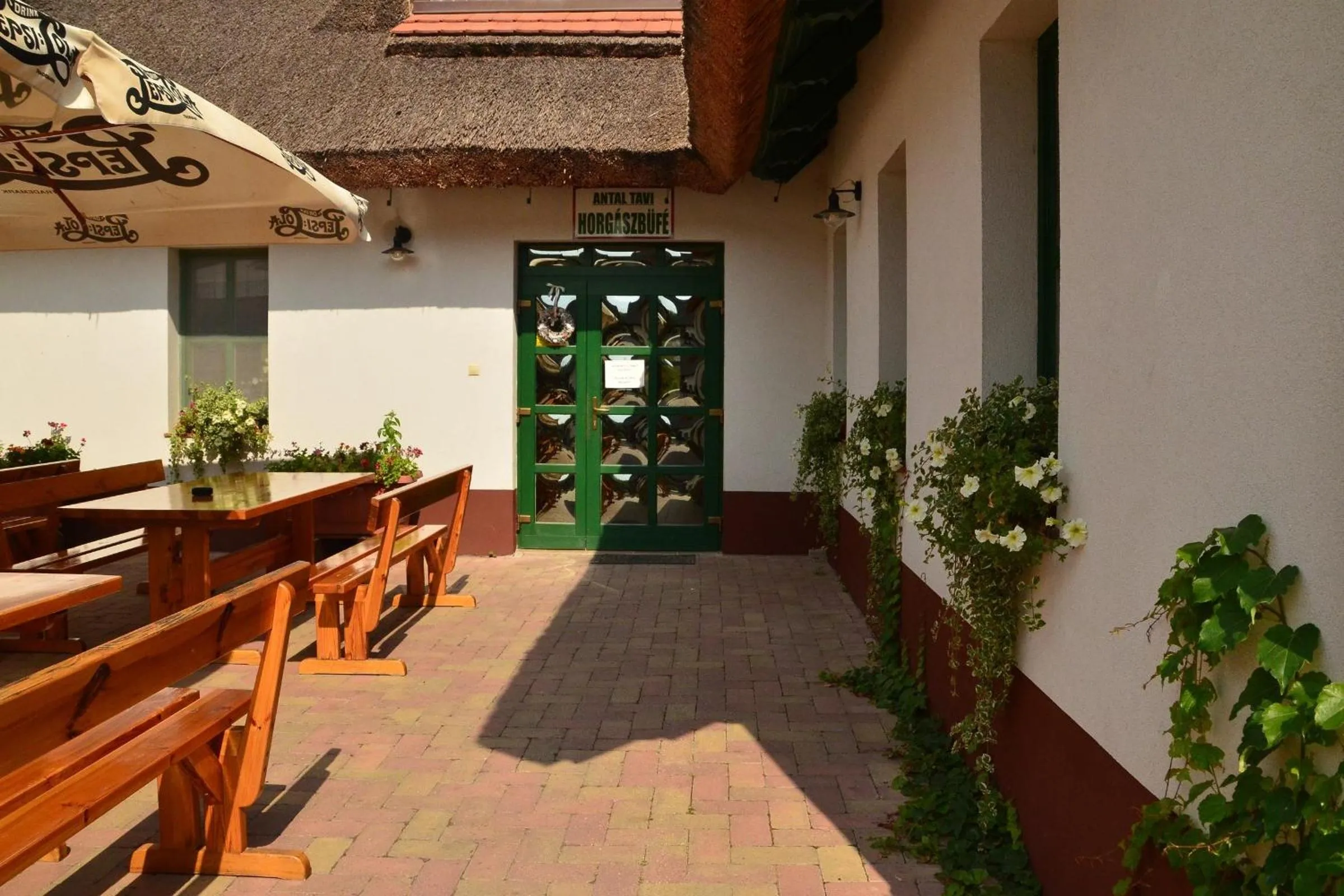 Antal-tavi Fogadó és Horgászparadicsom