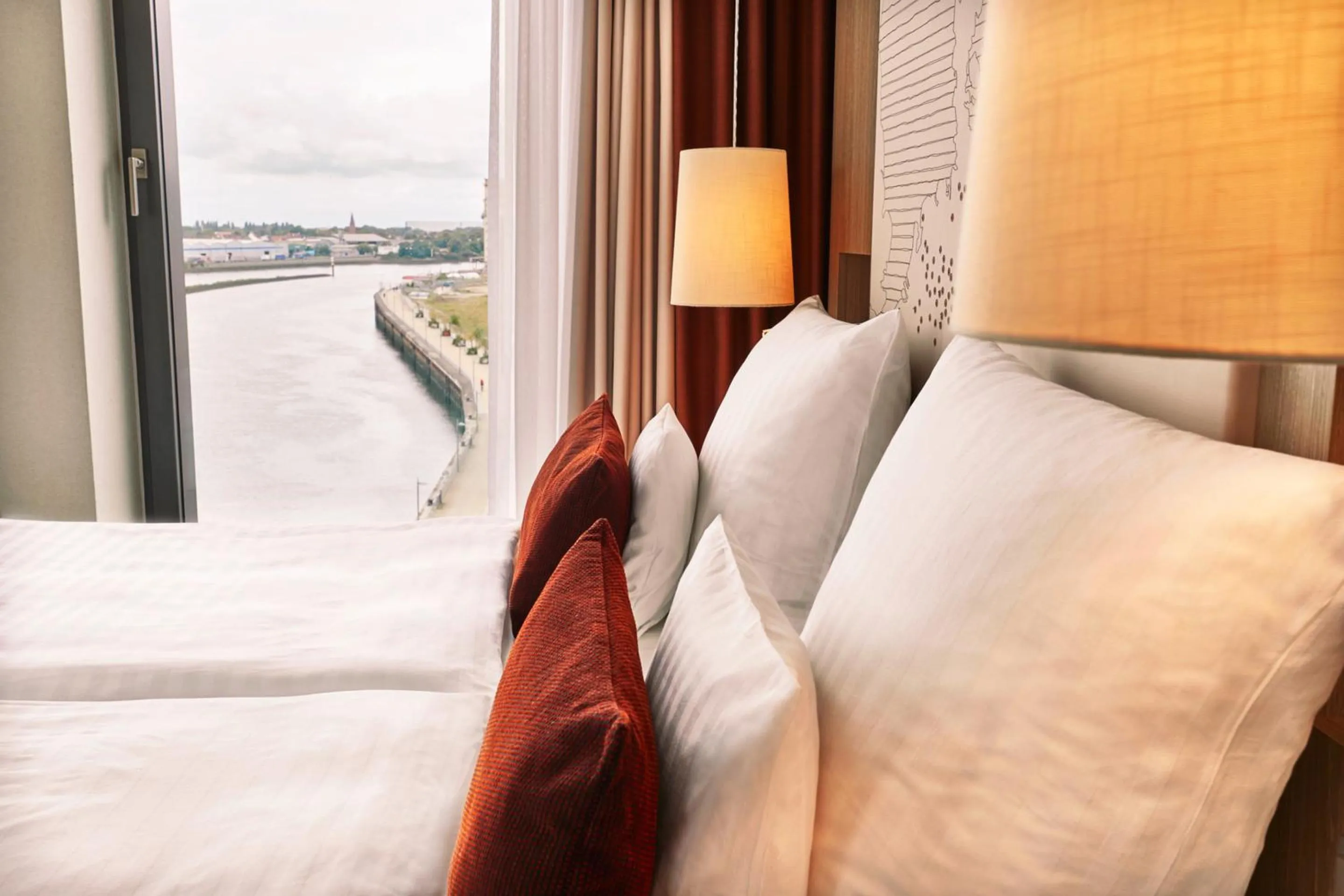 Bedroom, Bed in Steigenberger Hotel Bremen