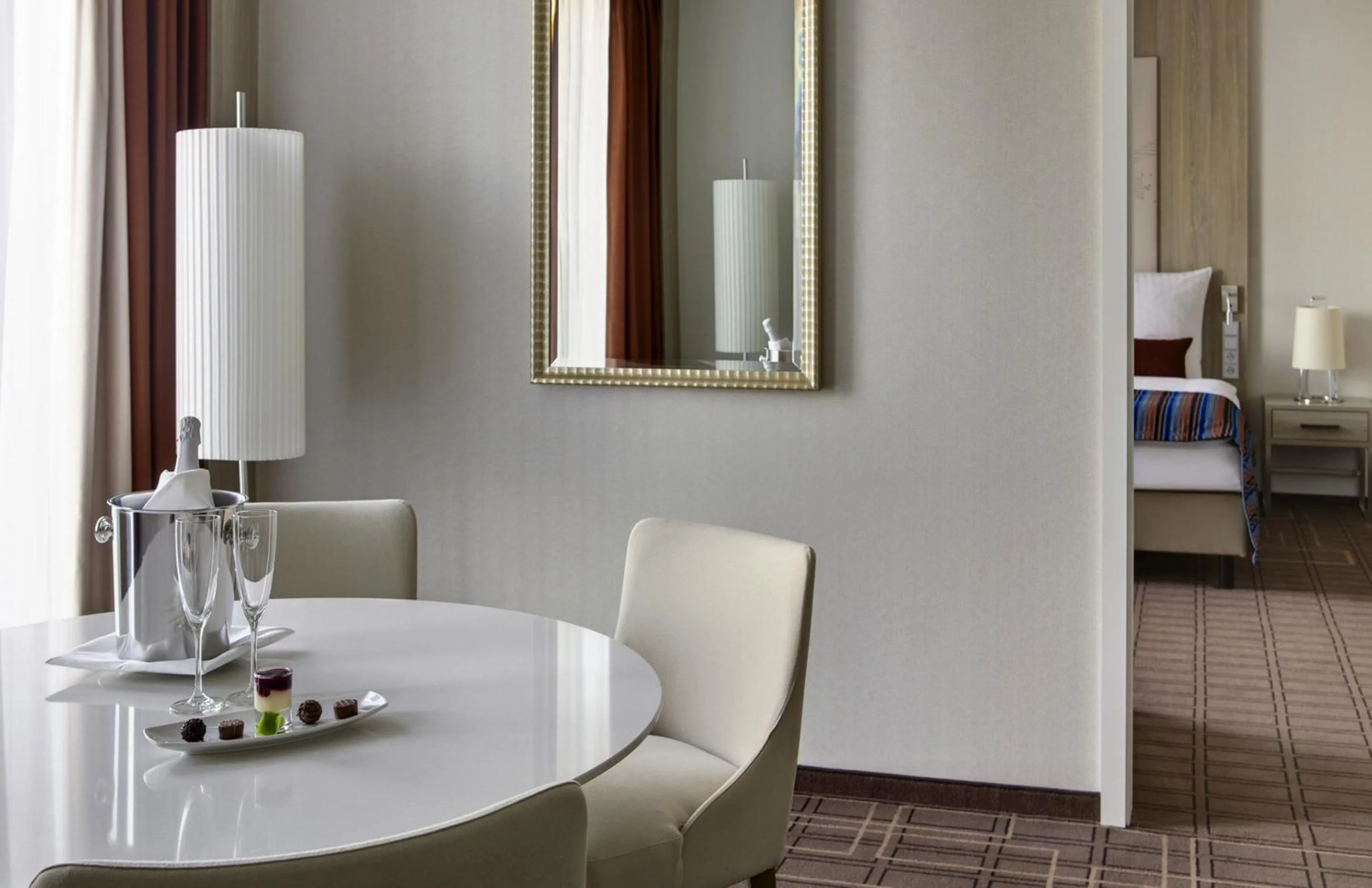 Living room, Bed in Steigenberger Hotel Bremen