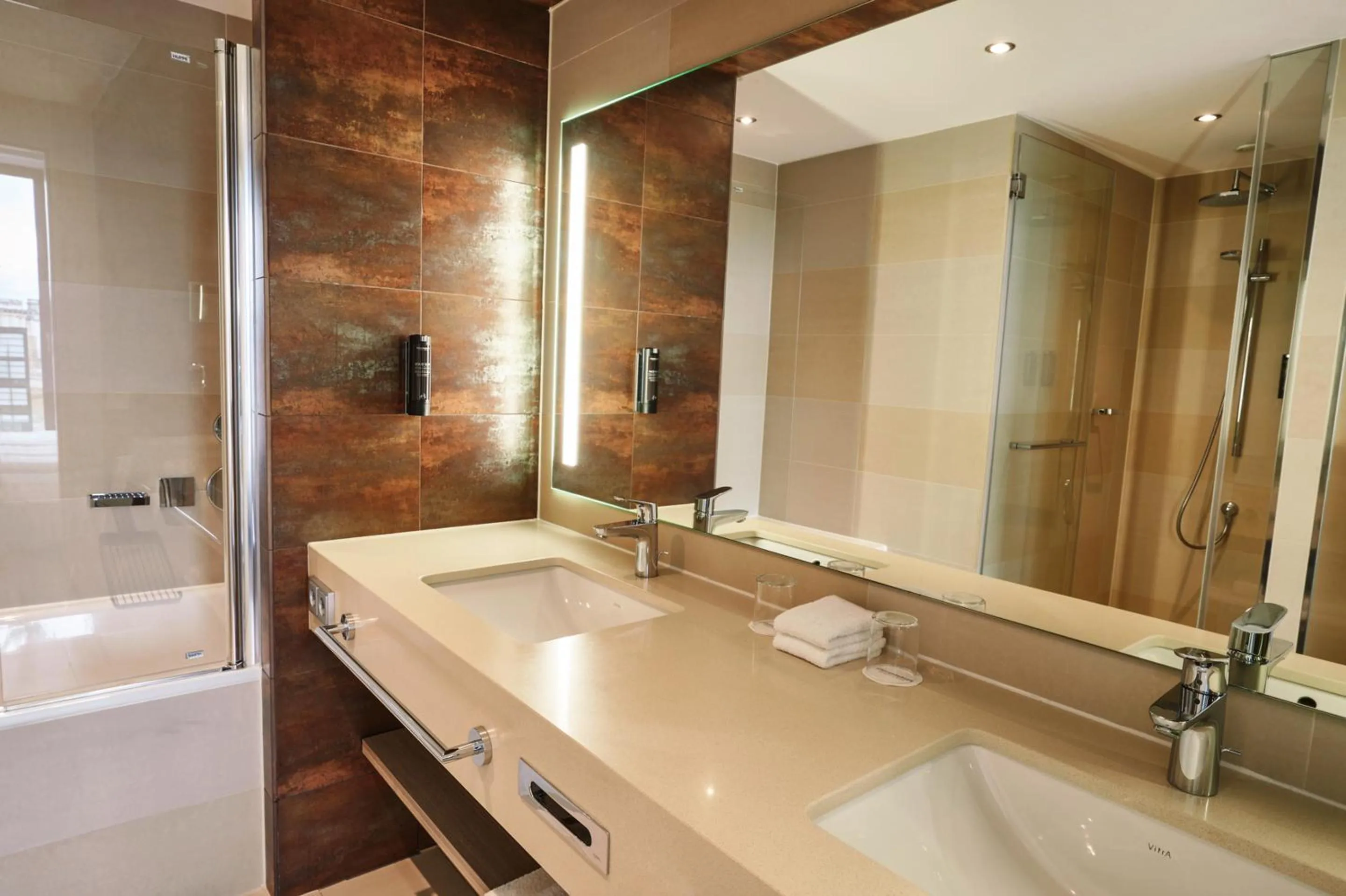 Bathroom in Steigenberger Hotel Bremen