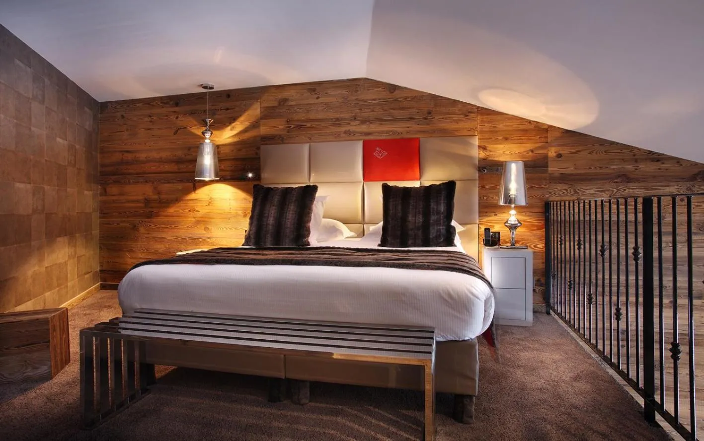 Bedroom, Bed in Hôtel Koh-I Nor by Les Etincelles