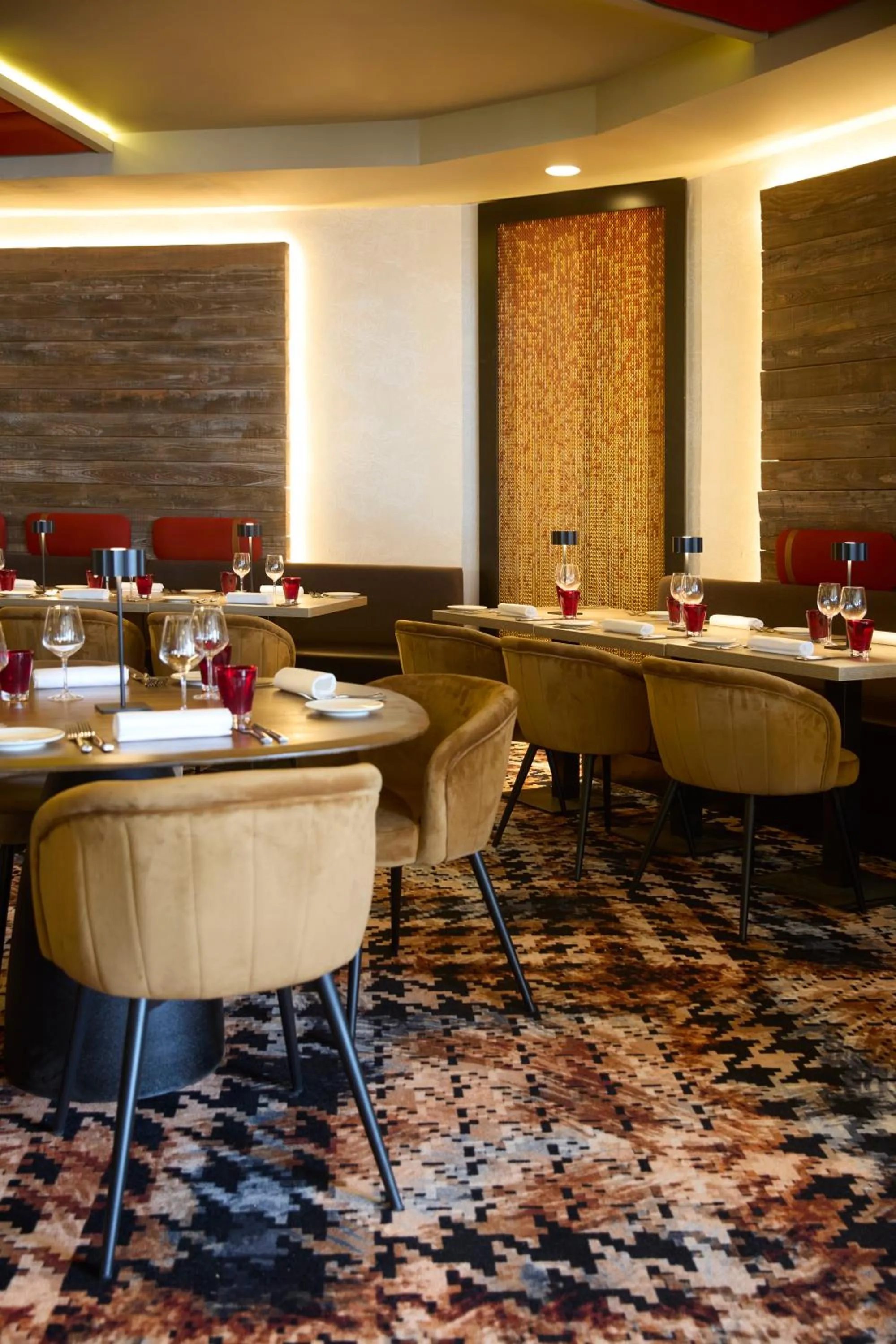 Restaurant/places to eat in Hôtel Koh-I Nor by Les Etincelles