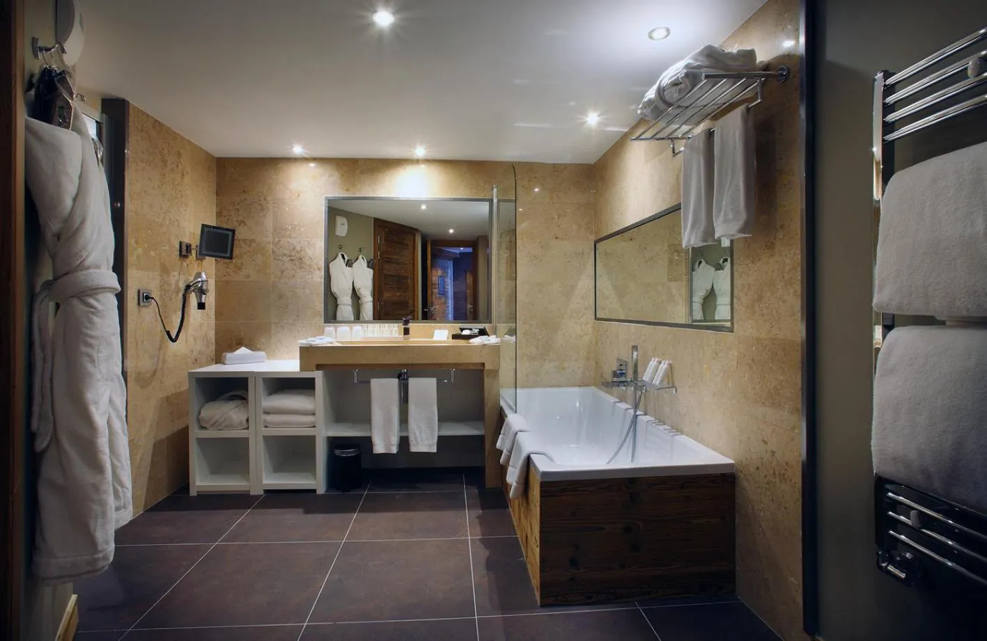 Bathroom in Hôtel Koh-I Nor by Les Etincelles