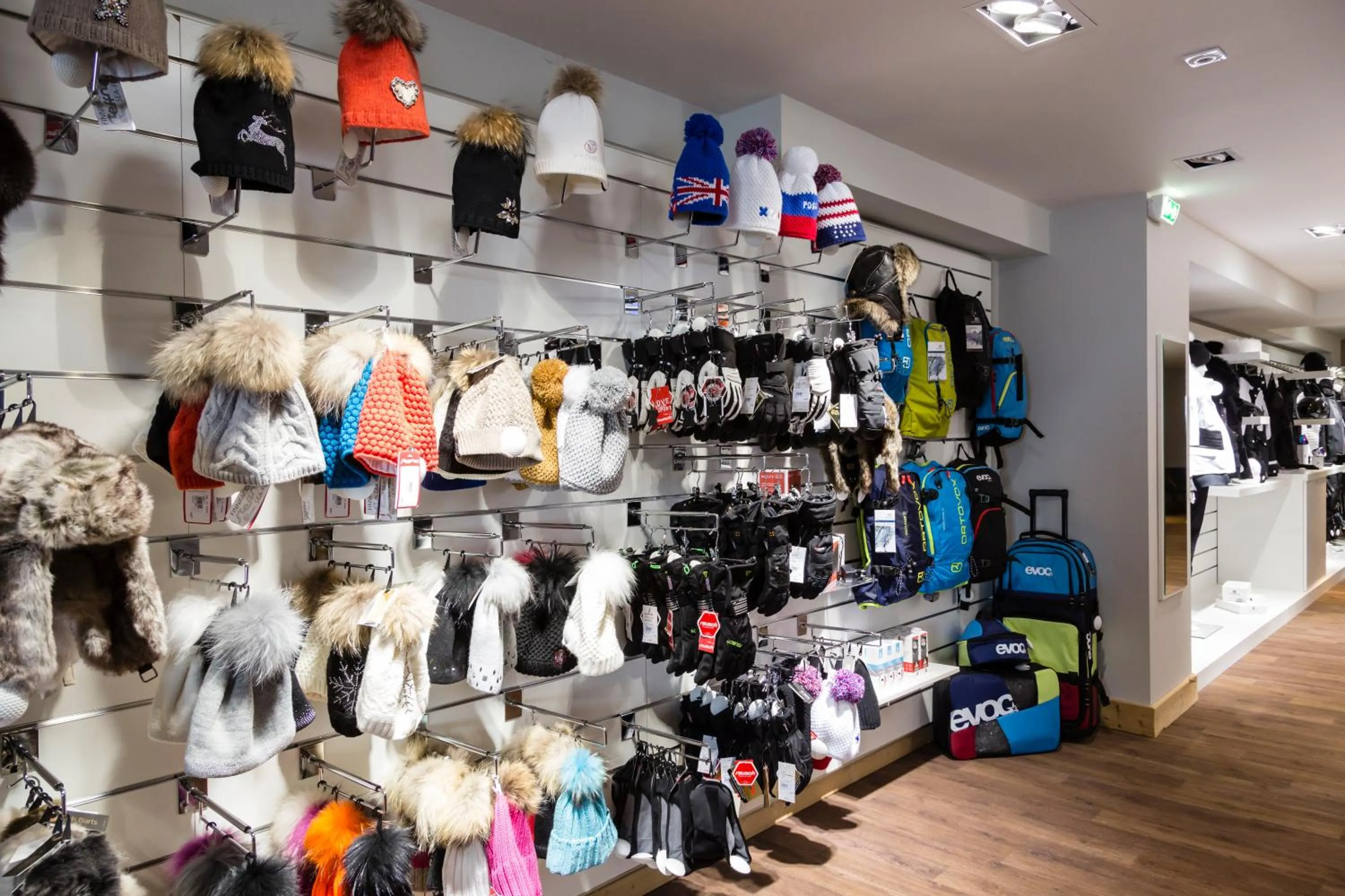 Skiing in Hôtel Koh-I Nor by Les Etincelles